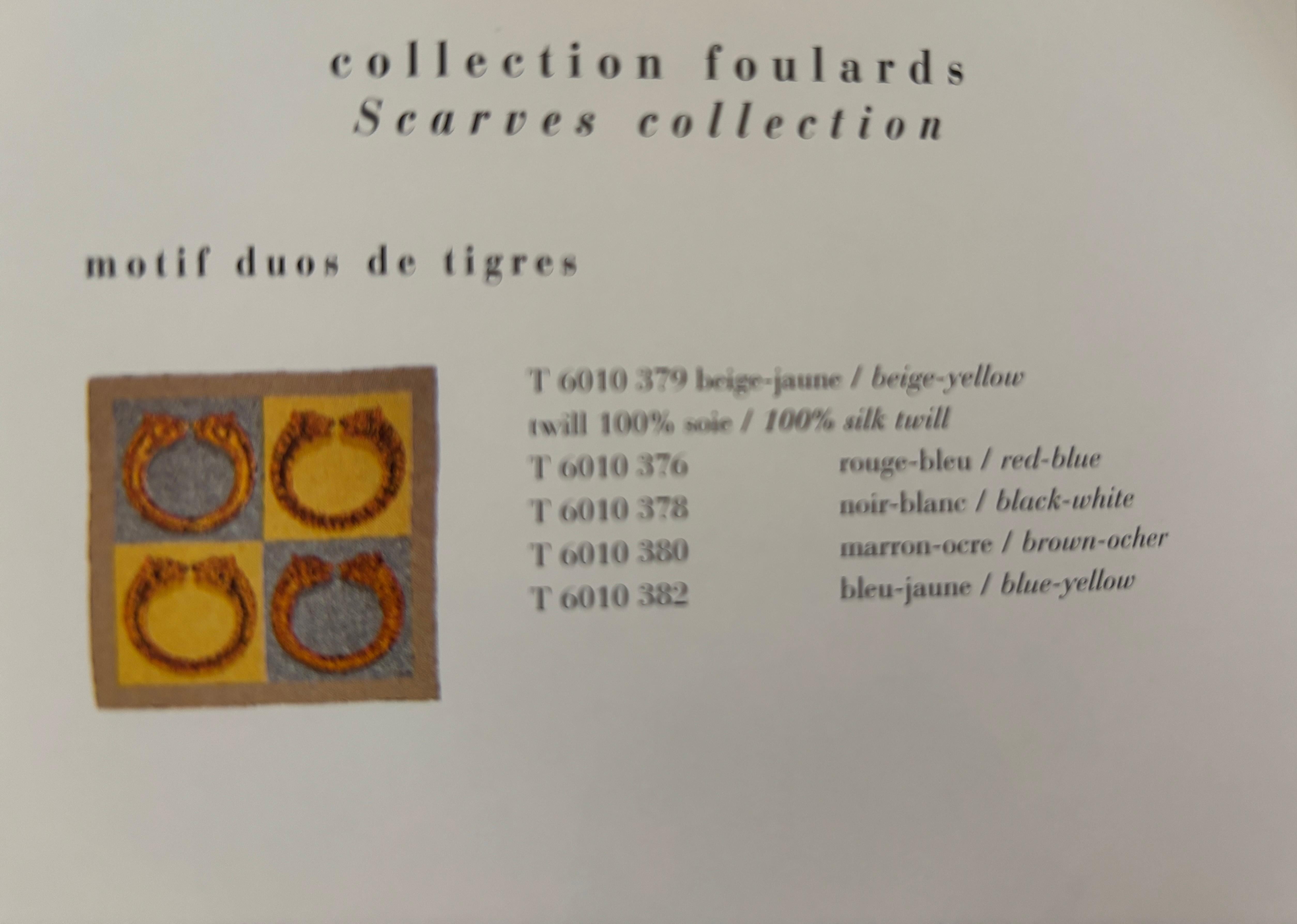 CARTIER Paris Bracelets de panthères bleues et jaunes en foulard de soie en vente 12