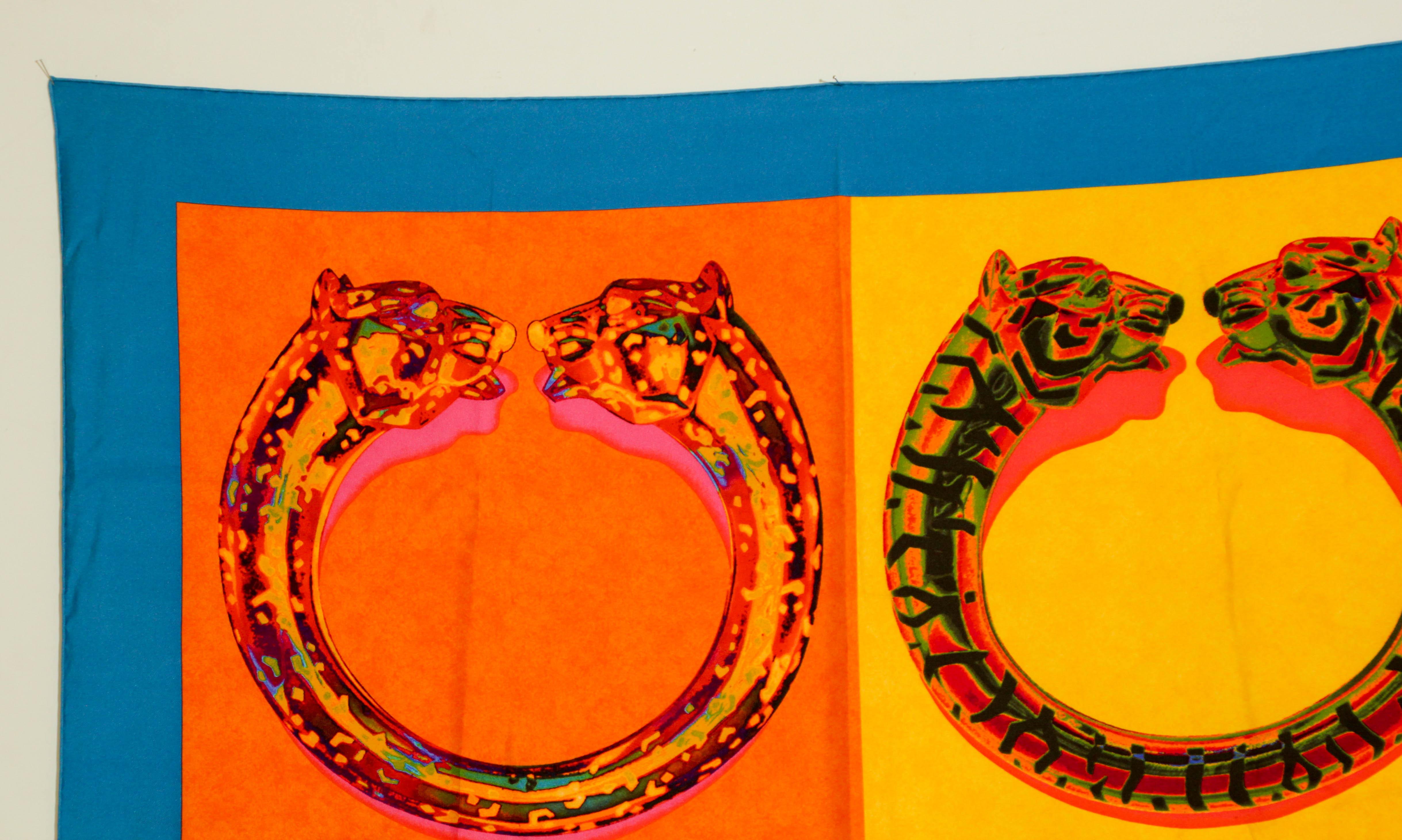 Orange CARTIER Paris Bracelets de panthères bleues et jaunes en foulard de soie en vente