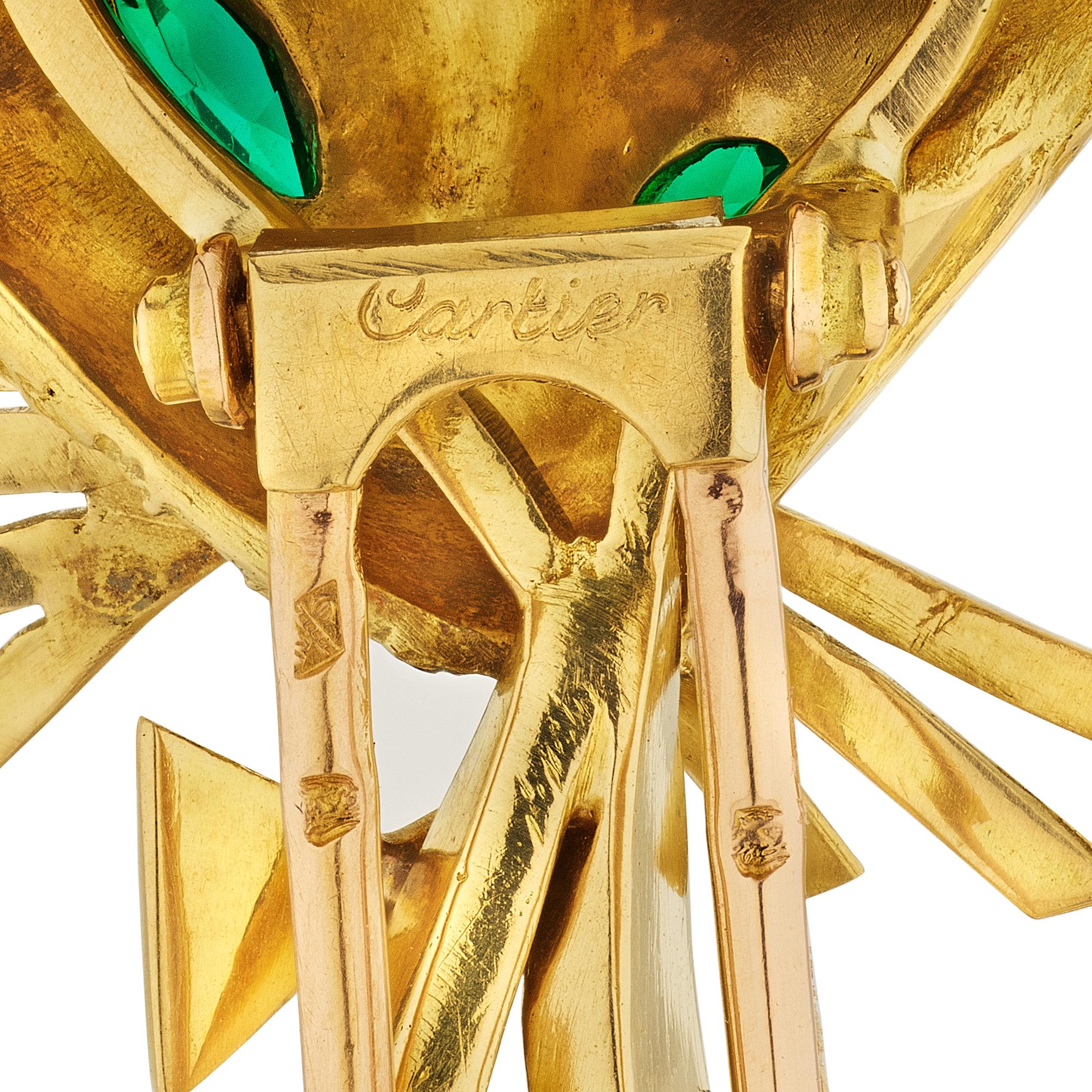 Cartier Paris Vintage Emerald Gold Cat Brooch In Excellent Condition For Sale In Greenwich, CT