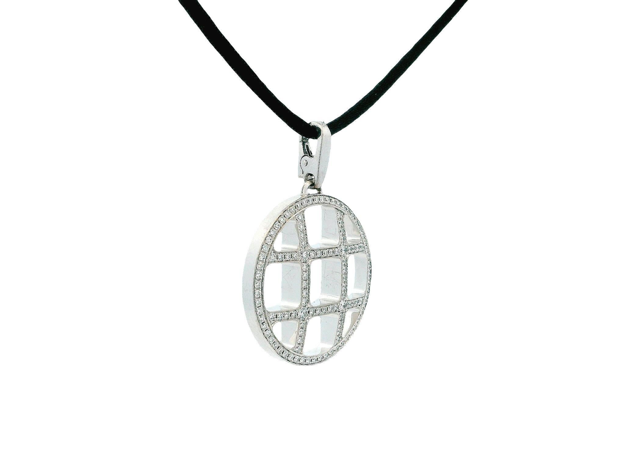 This exquisite pendant necklace showcases a captivating openwork design, highlighted by a grid pattern that beautifully accommodates 106 round brilliant cut pavé diamonds. These diamonds are skillfully arranged to form the distinctive Pasha de