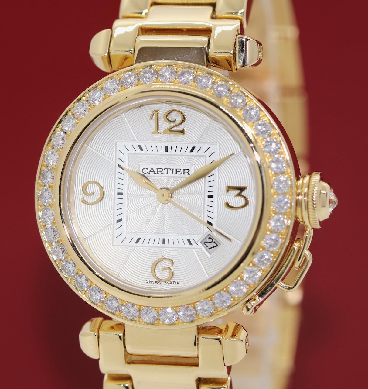 Schöne Cartier Pascha 2519 Automatik-Damen-Armbanduhr 18 Karat Gold und Diamanten.

Gehäuse und Armband aus 18 Karat massivem Gold. Original Cartier Fassung mit weißen Diamanten.
Durchmesser 32mm (ohne Krone).

Sehr guter Zustand.

Inklusive