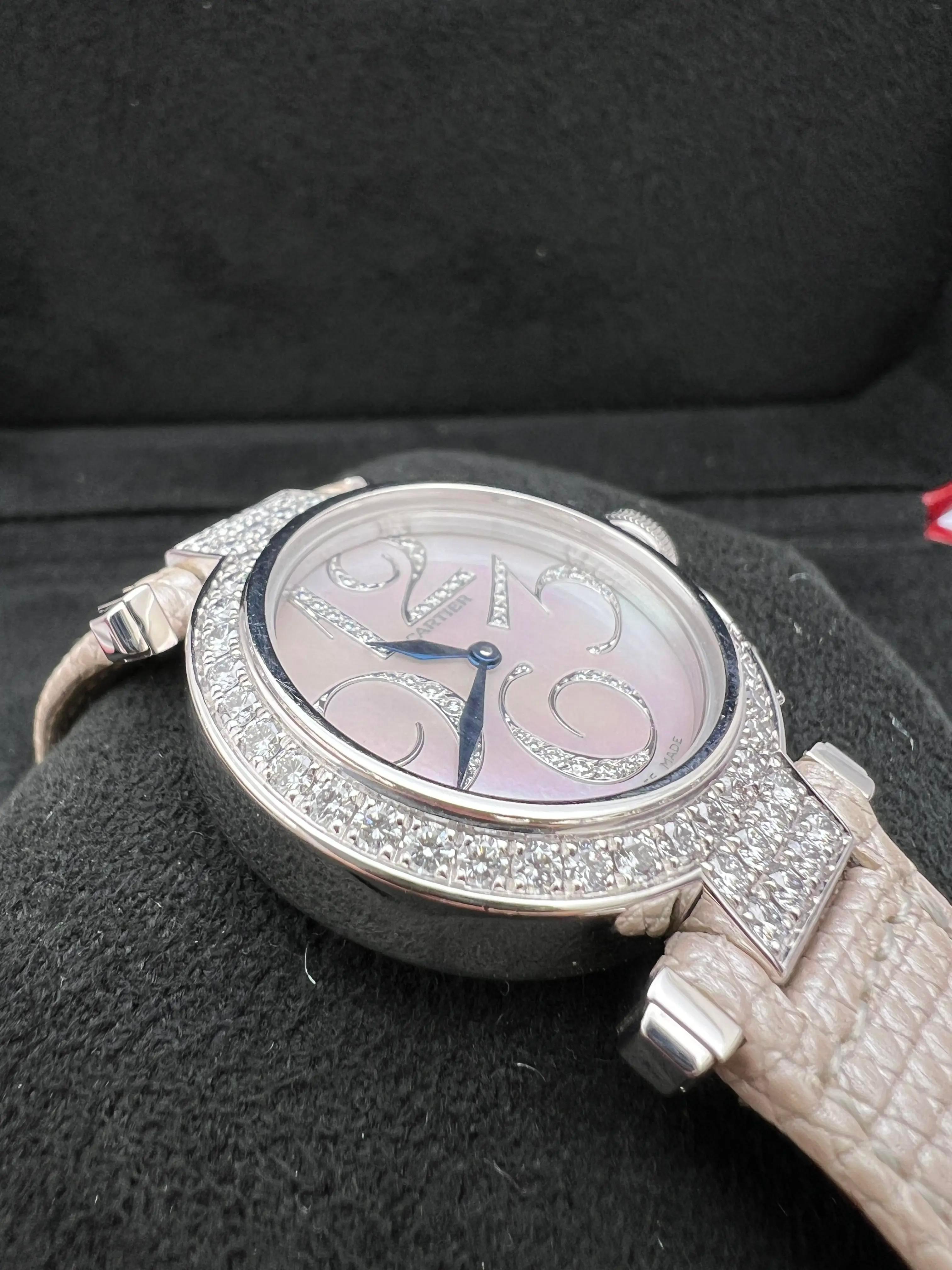 Cartier Montre Pasha 32 mm en or blanc 18 carats avec cadran MOP et diamants d'usine WJ123221 en vente 3