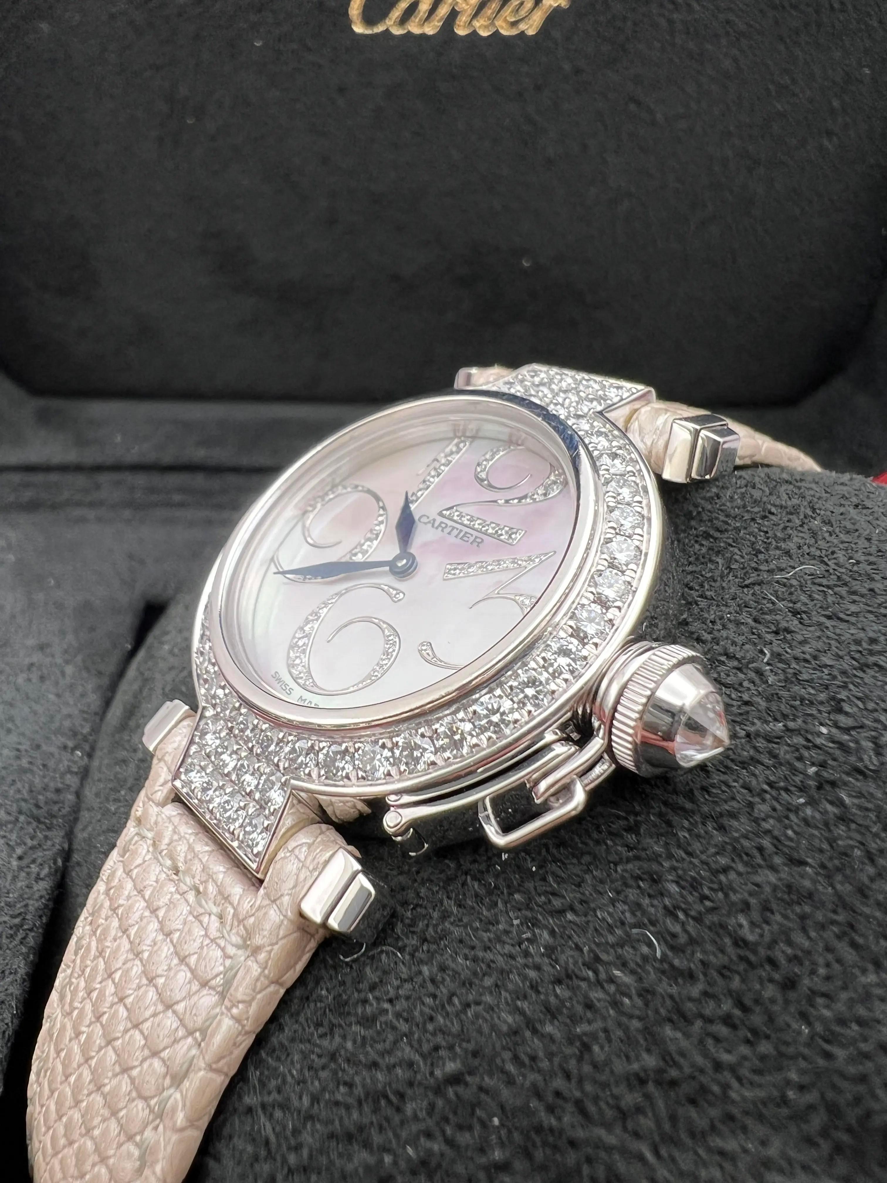 Cartier Montre Pasha 32 mm en or blanc 18 carats avec cadran MOP et diamants d'usine WJ123221 en vente 4