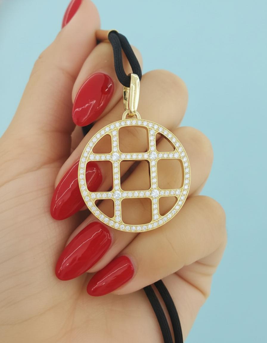 Cartier Pasha de Cartier - Collana in oro giallo 18 carati e diamanti In condizioni ottime in vendita a Chicago, IL