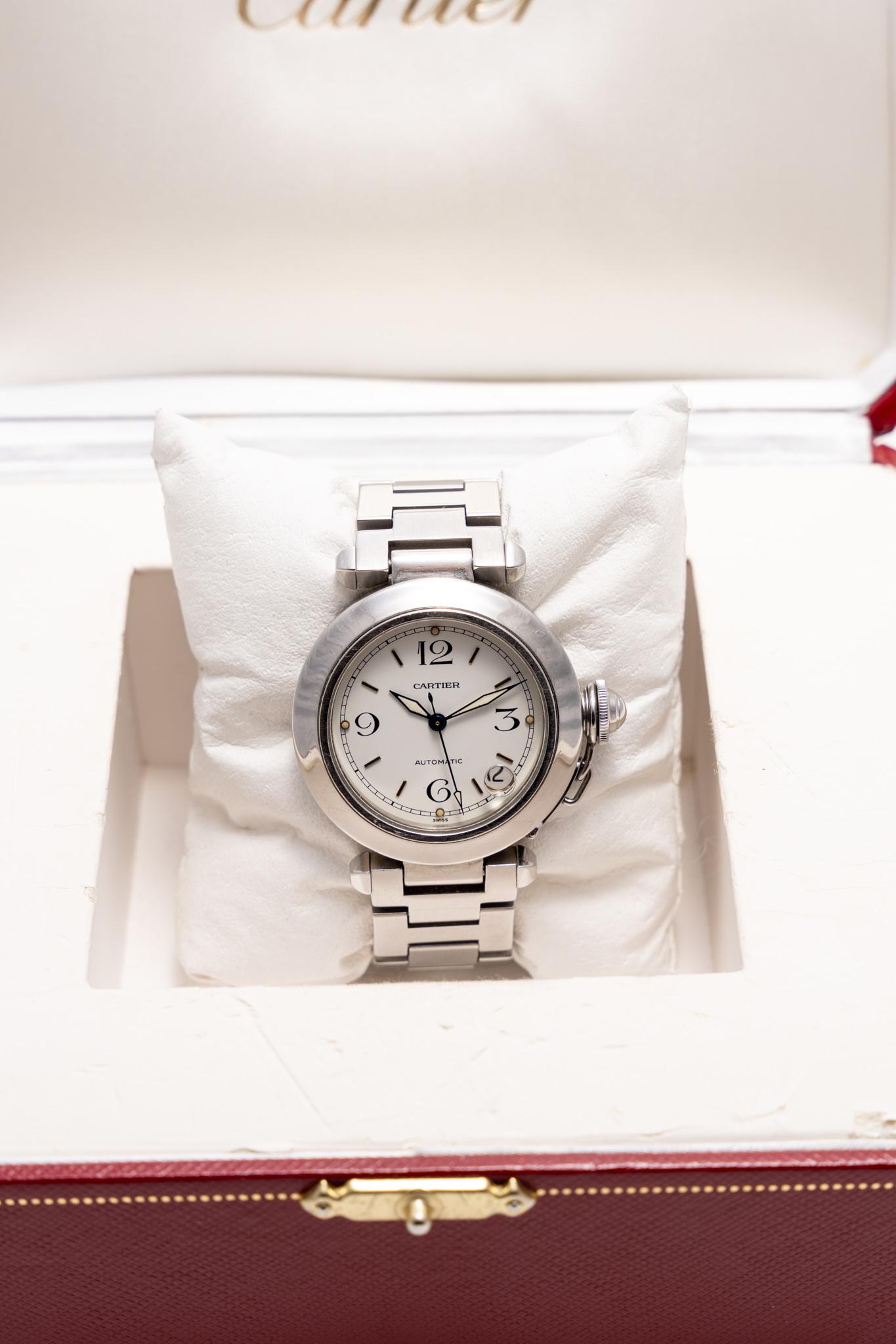 The watch is in a very good condition and it’s working well. It shows slight signs of wear and scratches. The watch comes with the original Cartier box, along with an AGS Jewelry warranty card. For more information about delivery, warranty and