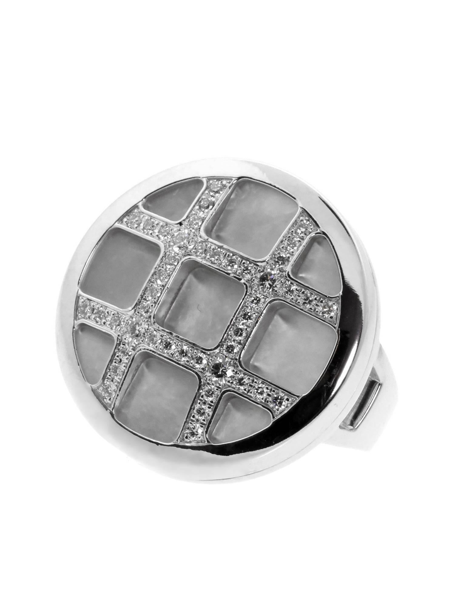A fabulous authentic Cartier cocktail ring featuring 44 of the finest Cartier round brilliant cut diamonds dazzling over a mother of pearl backdrop set in 18k white gold.

Size: US 5 3/4 / EU 52
Dimensions: .94″ Inches wide

Inventory ID: 0000137