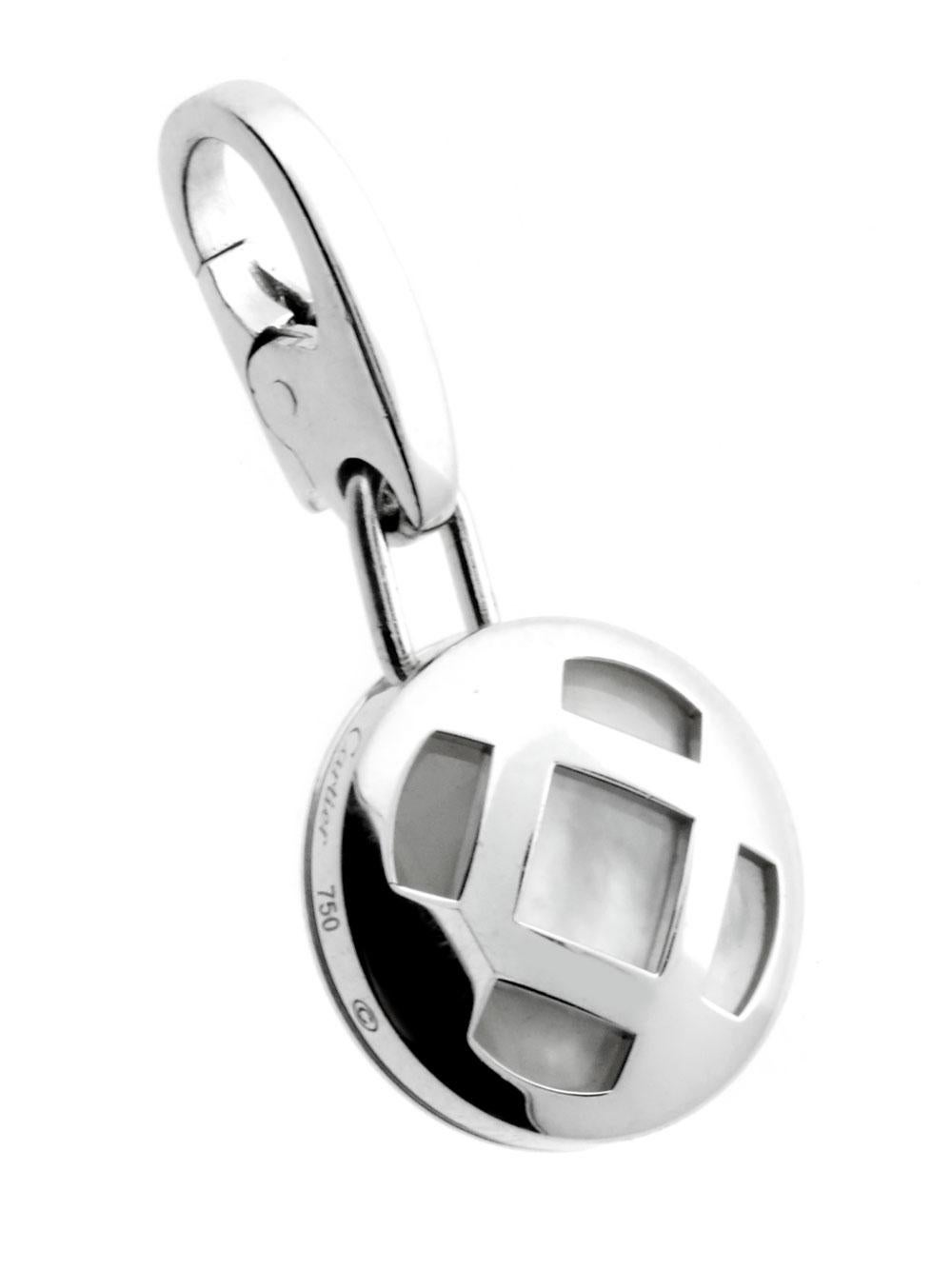 A chic authentic Cartier charm pendant in 18k white gold featuring a Mother of Pearl interior.

Dimensions: .47″ Inches Wide by 1.00″ Inch in Length

Inventory ID: 0000114