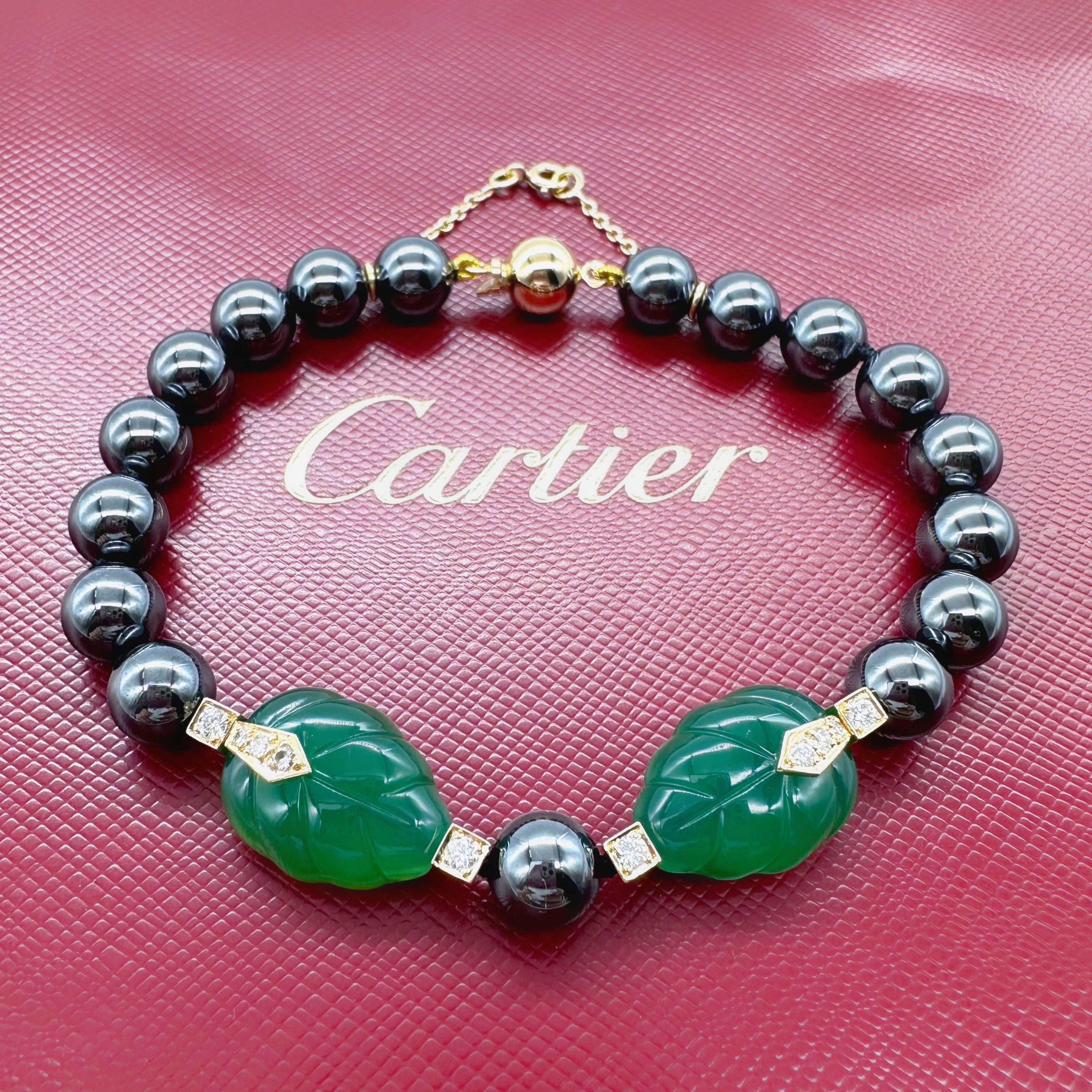 Bracelet Cartier Patiala en perles de hématite avec feuilles de calcédoine vertes sculptées YG en vente 9