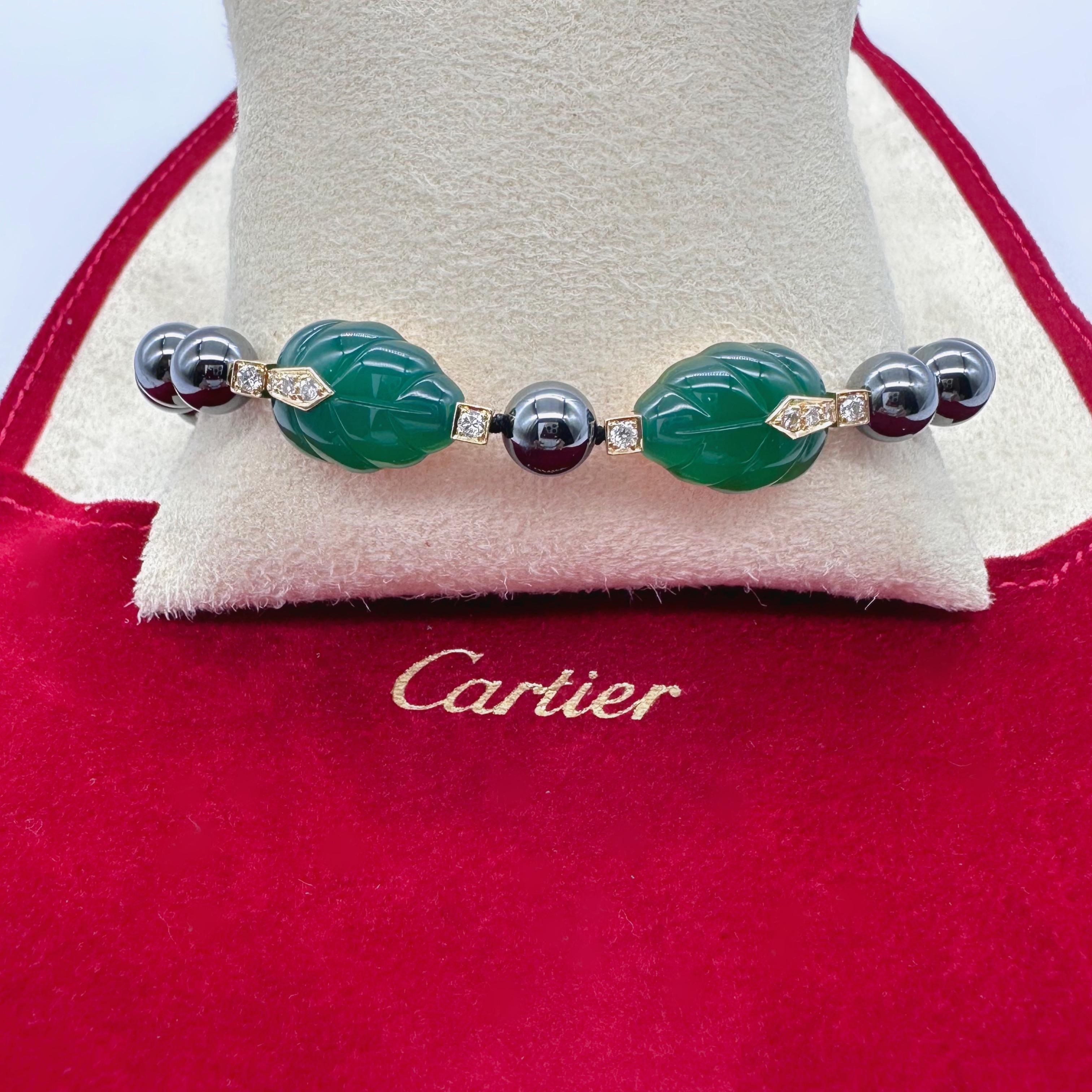 Bracelet Cartier Patiala en perles de hématite avec feuilles de calcédoine vertes sculptées YG en vente 10