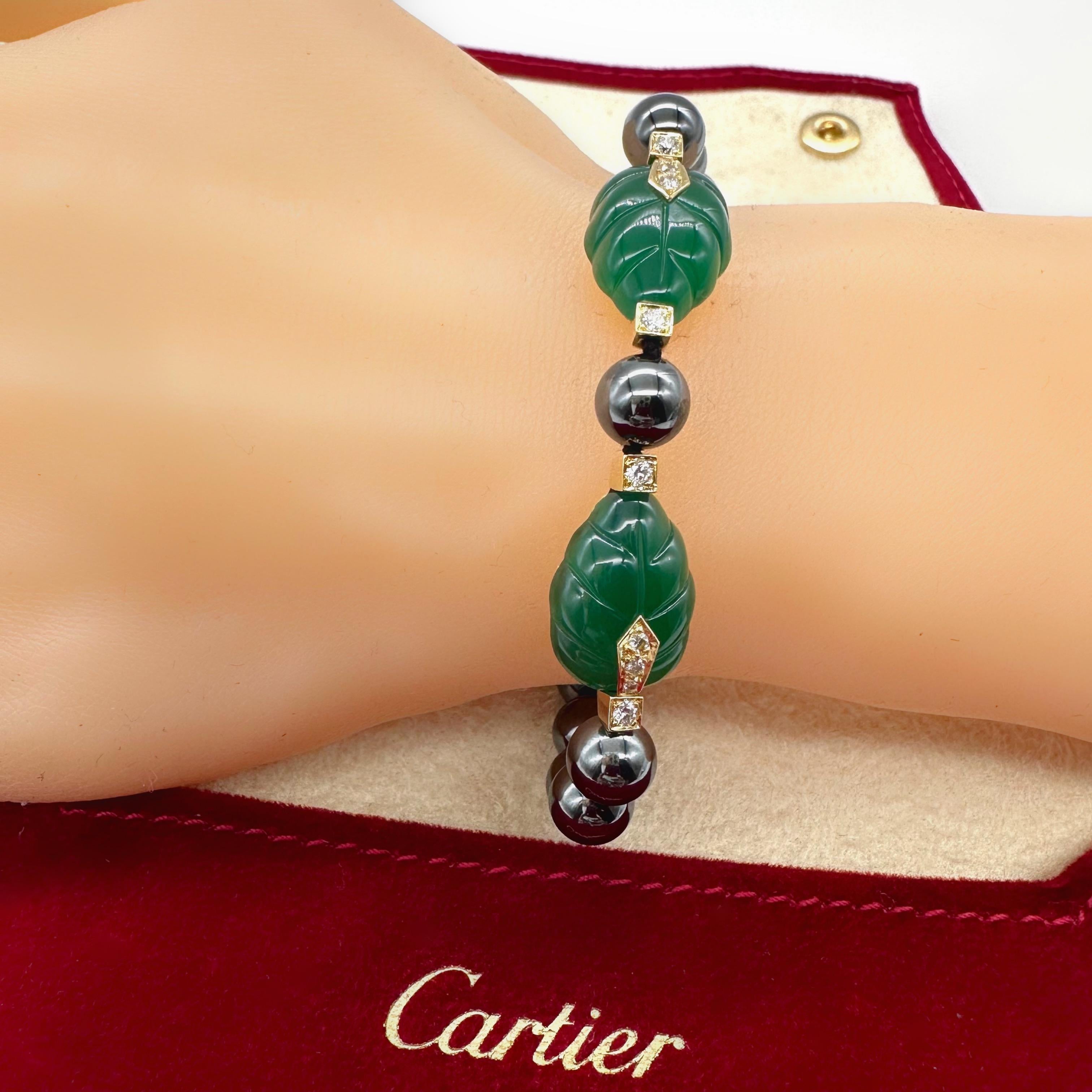 Bracelet Cartier Patiala en perles de hématite avec feuilles de calcédoine vertes sculptées YG en vente 11