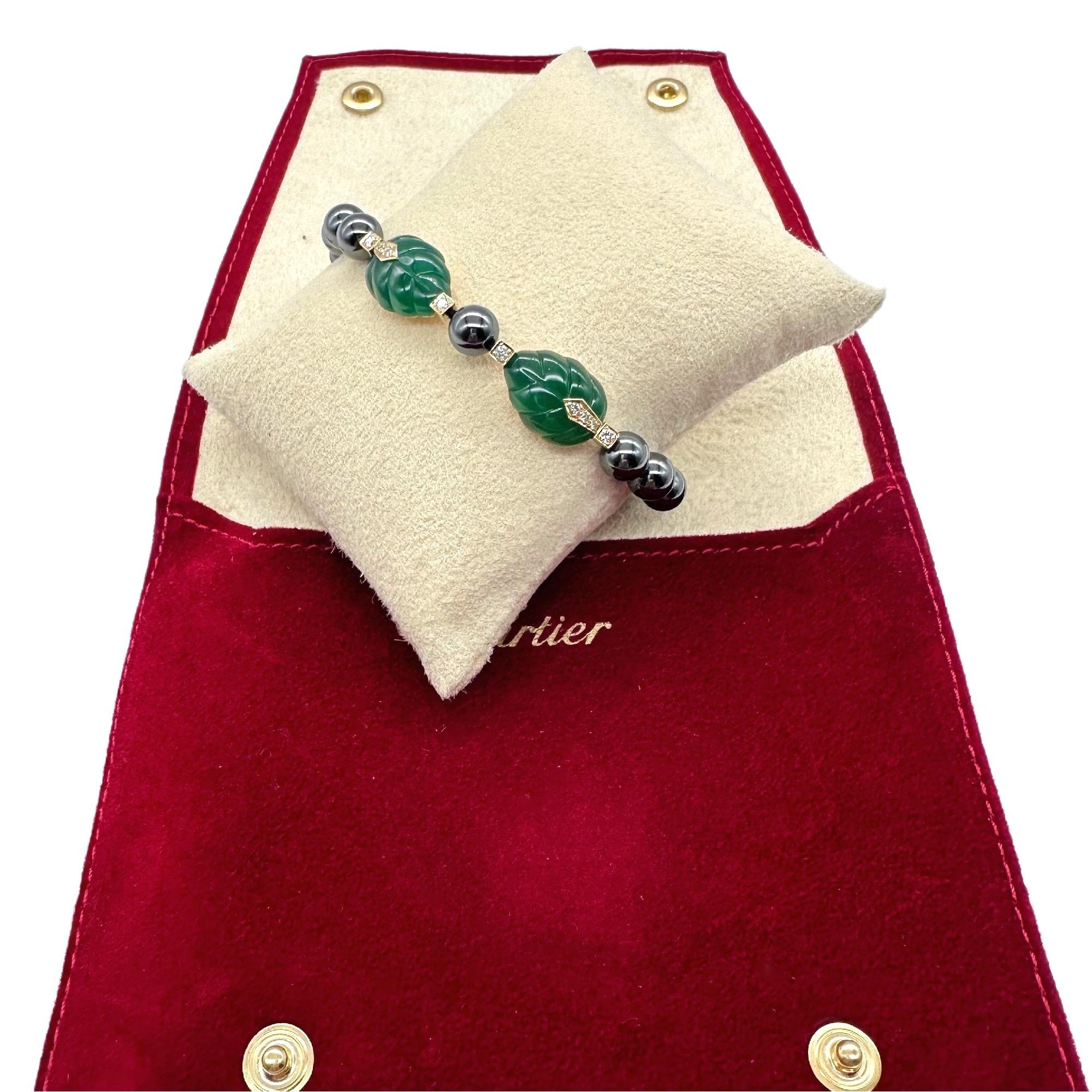 Taille pampille Bracelet Cartier Patiala en perles de hématite avec feuilles de calcédoine vertes sculptées YG en vente