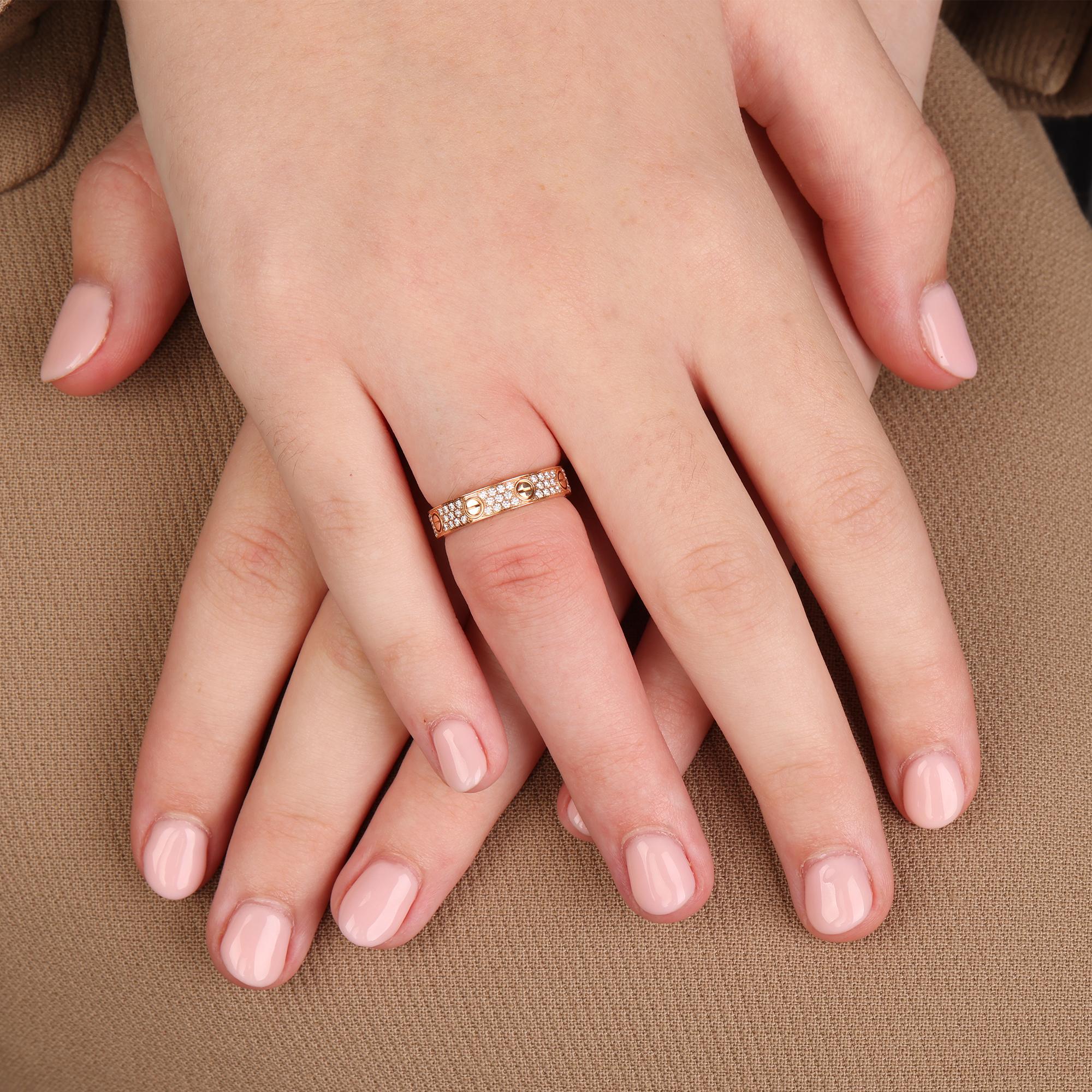 Cartier Pave Diamond 18ct Rose Gold Alianza de Amor Mediana en Excelente estado para la venta en Bishop's Stortford, Hertfordshire