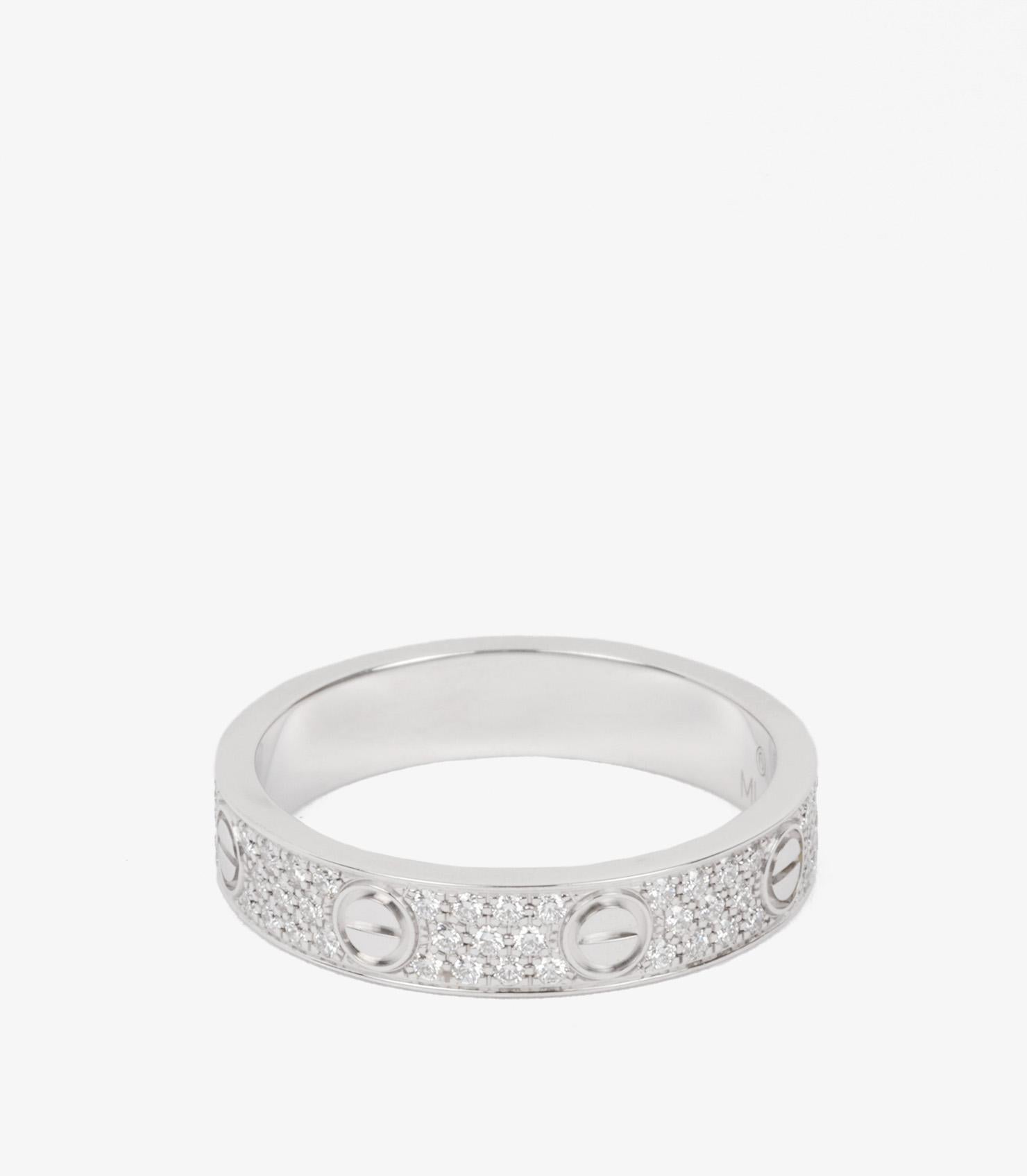 Cartier Pave Diamante 18ct Oro Blanco Alianza Pequeña Amor

Detalles del producto
Xupes Ref: COMJ840
Marca: Cartier
Model No: Anillo Pave Medium Love
Tipo: Anillo
Número de serie: M*****
Edad: 2021
PVP: 7.450
Acompañado de: Estuche Cartier, Caja