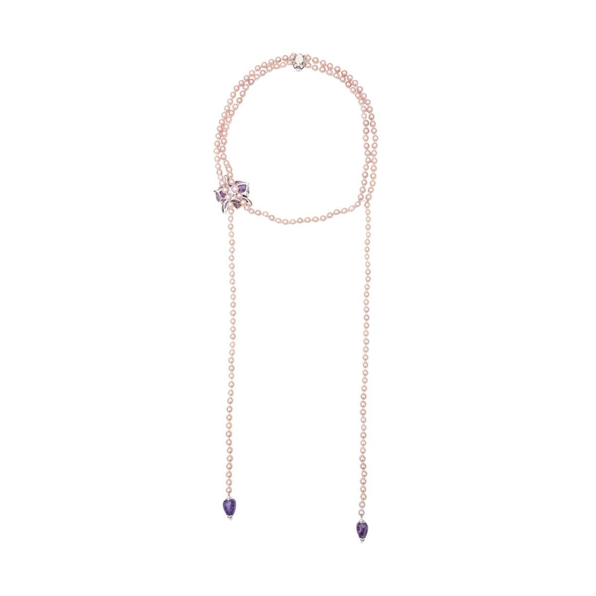 Rosa
Oro bianco 18kt
Abbellimenti in ametista taglio pera
Design/One floreale
Catena di perle
Chiusura sicura
Condizioni: Eccellente
Questo articolo usato è in condizioni quasi perfette, senza segni di danni o di utilizzo.
Tutti gli articoli sono