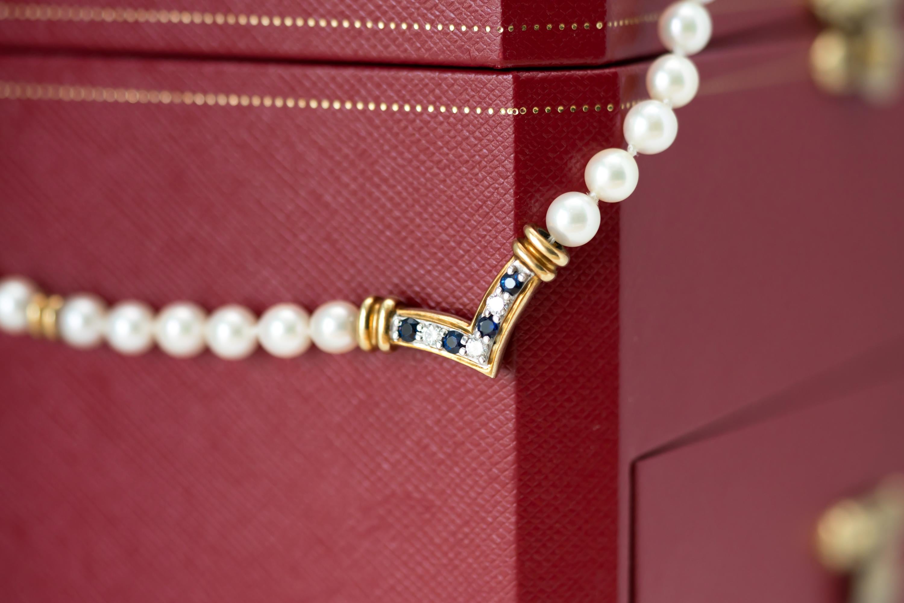Round Cut Cartier Pearl Necklace with Sapphires, Diamonds and 18 Karat Yellow Gold