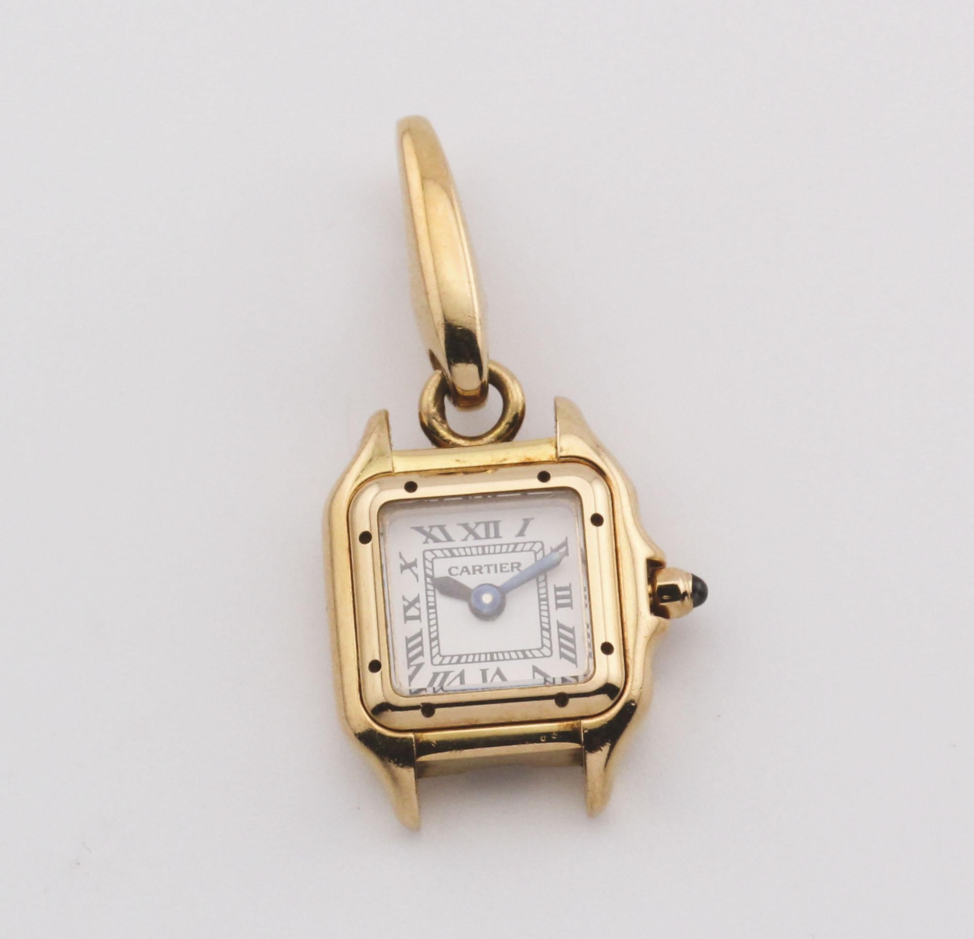 Omaggio a uno dei segnatempo più leggendari di Cartier, questo Charm Pendant Top Panther di Cartier in zaffiro è una lussuosa interpretazione in miniatura dell'iconico orologio Panthère de Cartier, realizzato non come orologio funzionale ma come