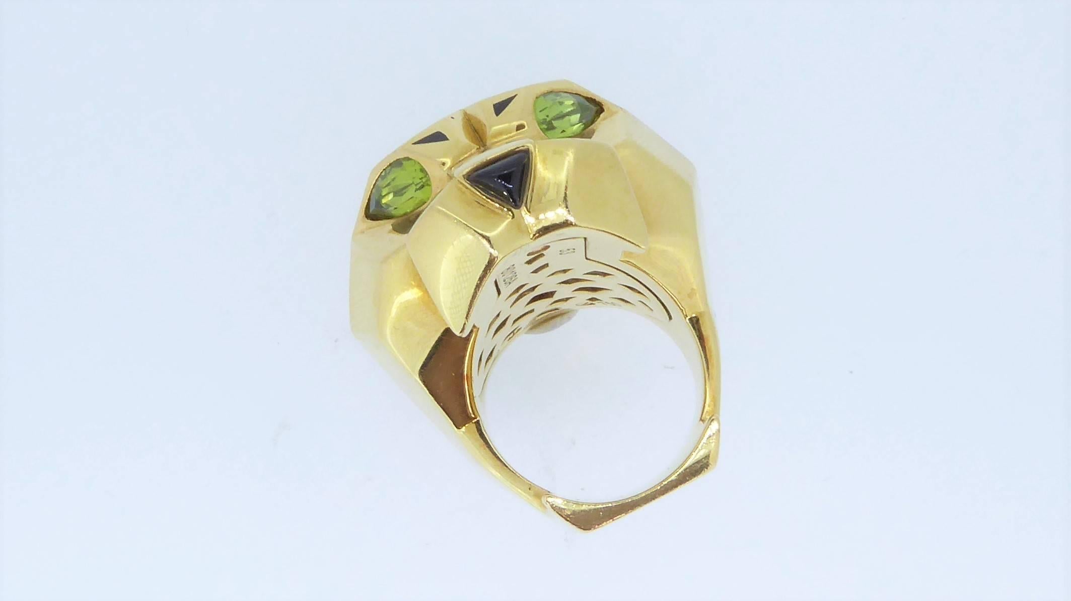 Cartier Peridot, Onyx, Enamel and 18 Carat Yellow Gold Panthere Ring In Excellent Condition In London, GB