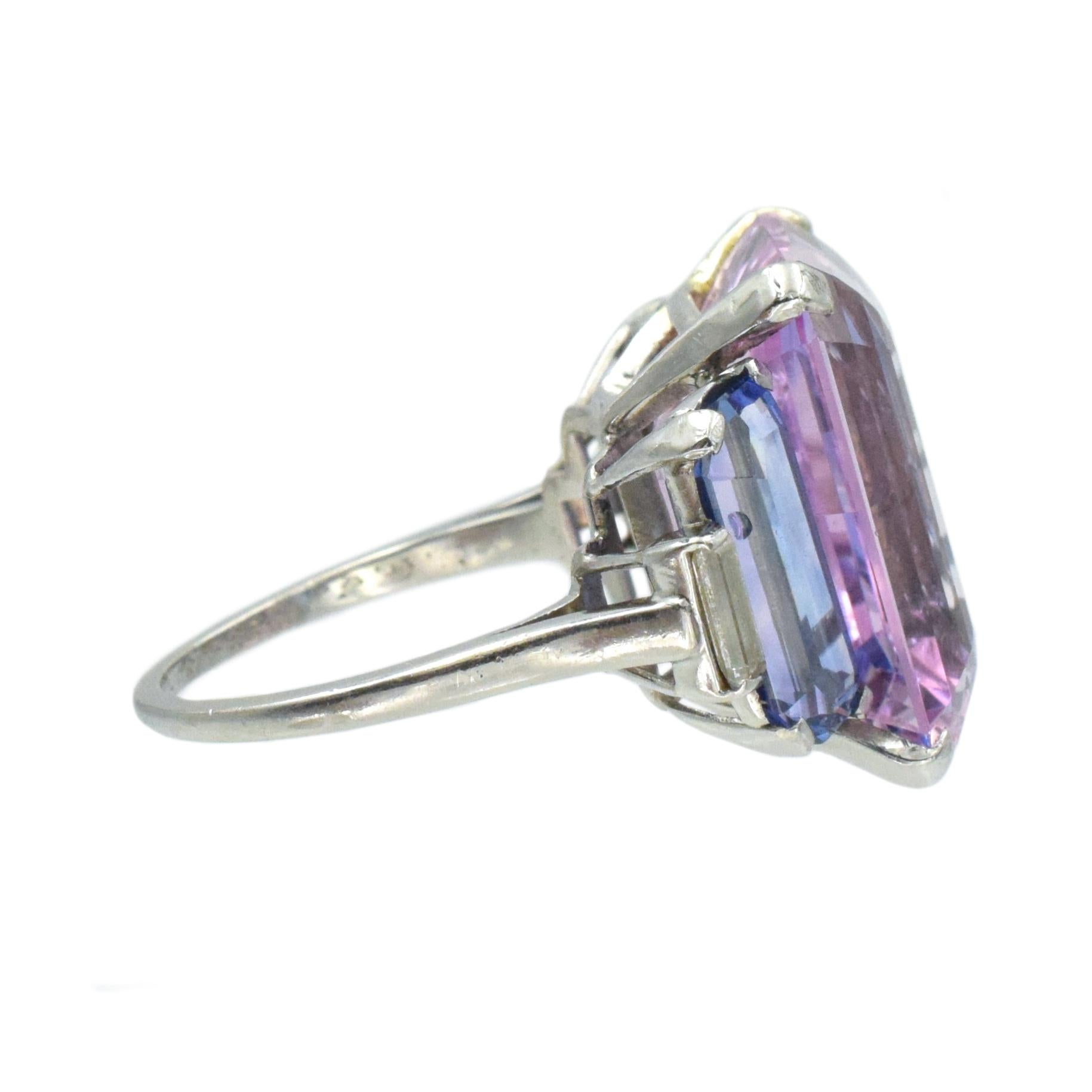 Cartier Ring mit rosa Topas, blauem Saphir und Diamant (Künstler*in) im Angebot