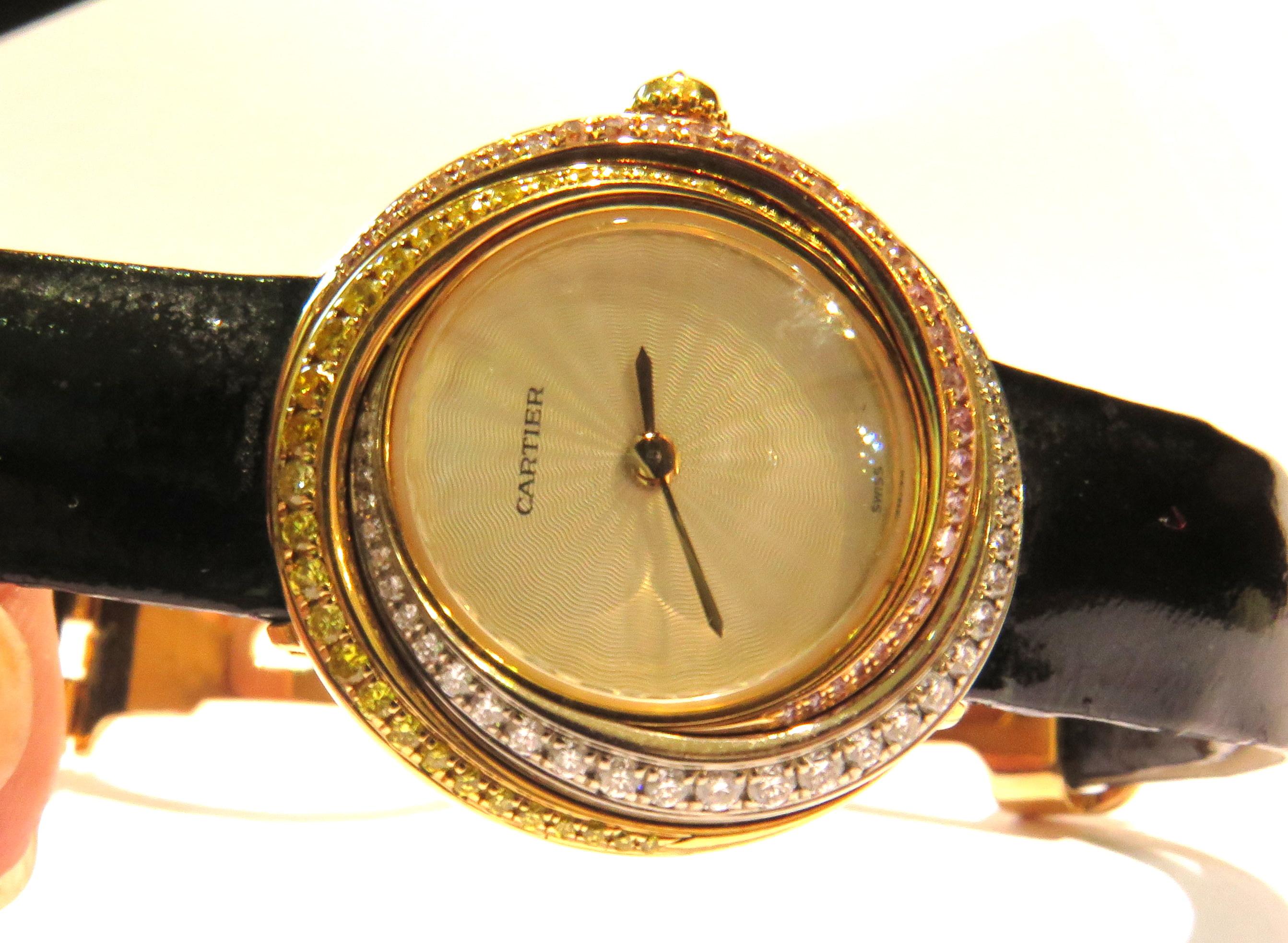 Cartier Pink White Yellow Diamonds and Gold Trinity Collection Quartz Watch In Good Condition For Sale In Palm Beach, FL