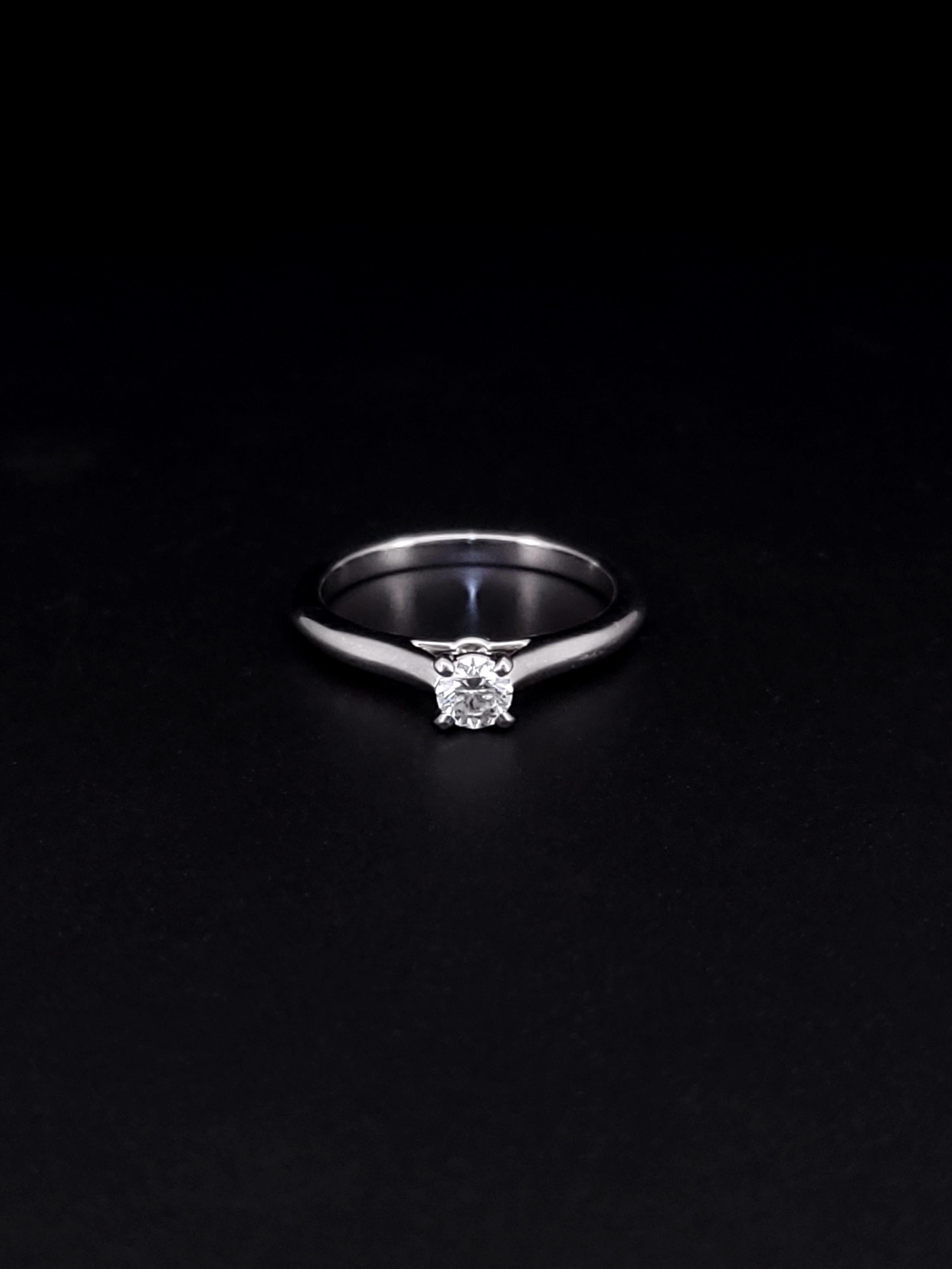 Cartier 1895 solitaire ring in 950 thousandths platinum, set with a round brilliant-cut diamond.
Includes GIA diamond certificate appraisal.

RING

Brand: Cartier
Size: 4.75
Material: Platinum
Thickness: 2mm
Height: 5mm
Weight: 3.5