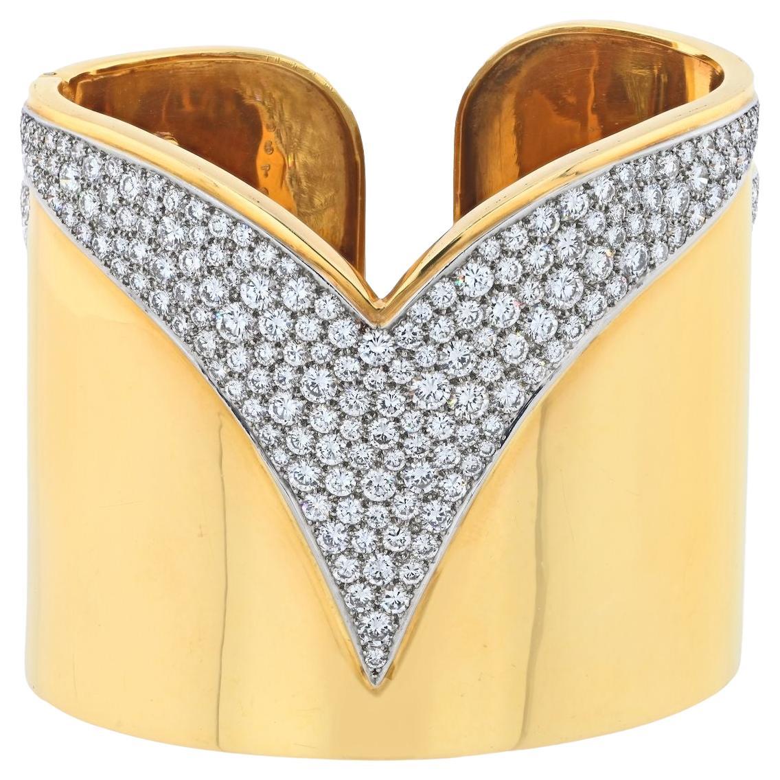 Cartier, manchette en platine et or jaune 18 carats avec diamants en vente