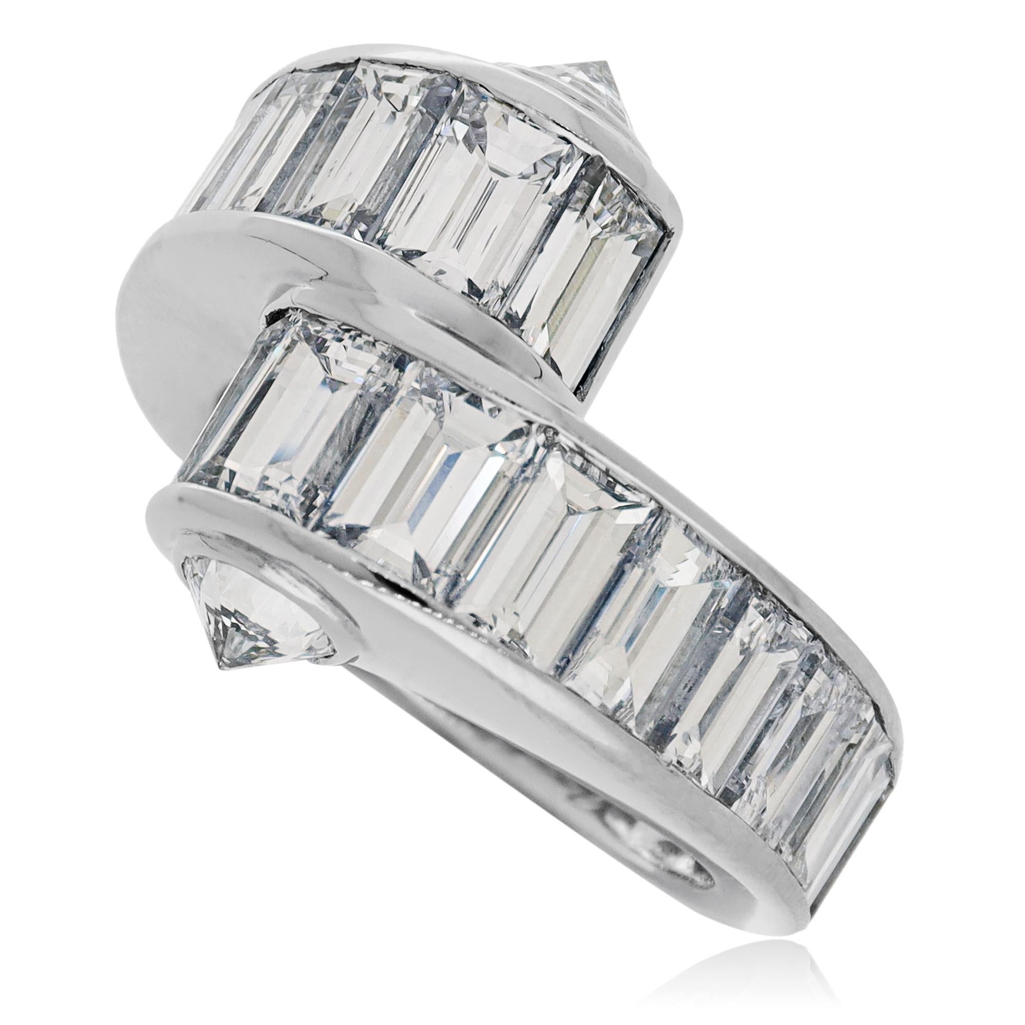 Cartier Platinum and Baguette Diamond Menotte Ring In Excellent Condition For Sale In New York, NY