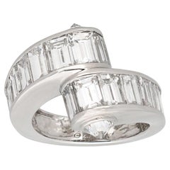 Cartier Menotte-Ring aus Platin und Baguette-Diamant