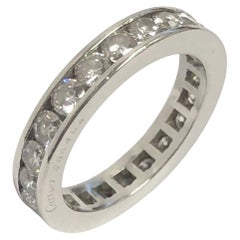 Cartier Eternity-Ring aus Platin mit Diamanten in Platin und Chanel-Fassung