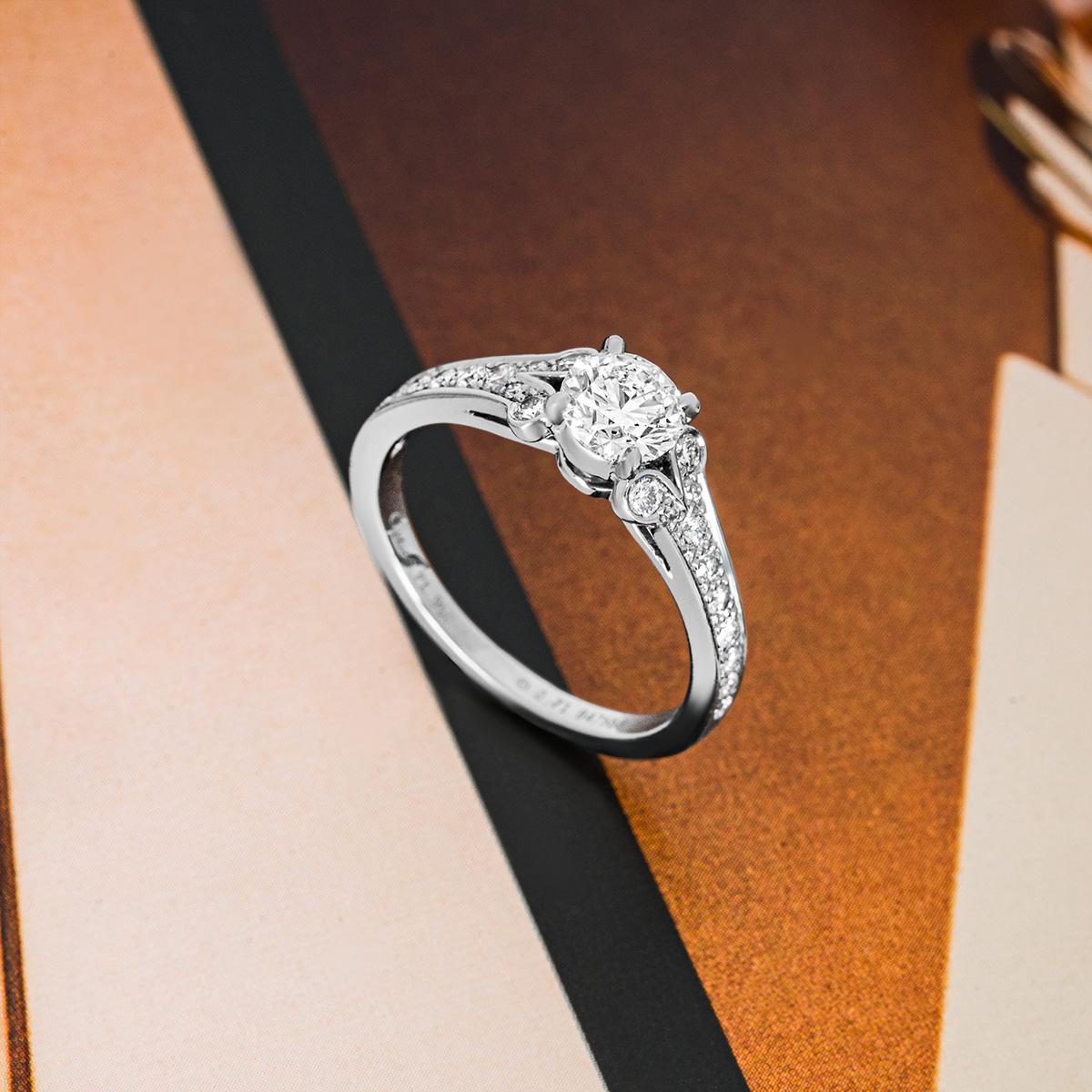 Cartier Platin Brillantschliff Diamant Ballerine Solitär Ring 0,71 Karat G/VVS2 Damen im Angebot