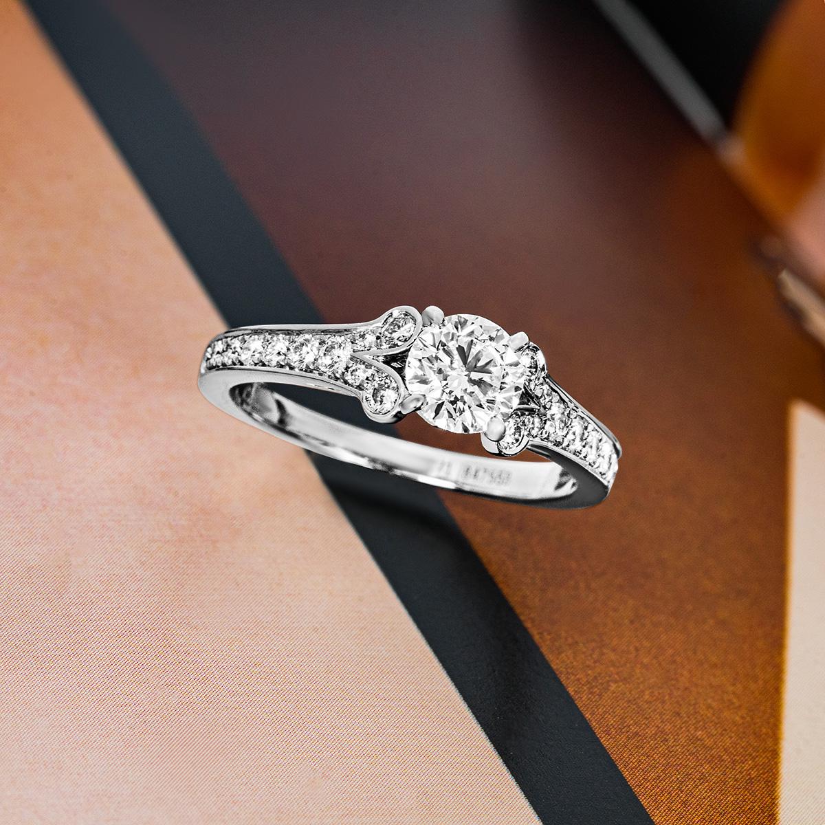 Cartier Platin Brillantschliff Diamant Ballerine Solitär Ring 0,71 Karat G/VVS2 im Angebot 2