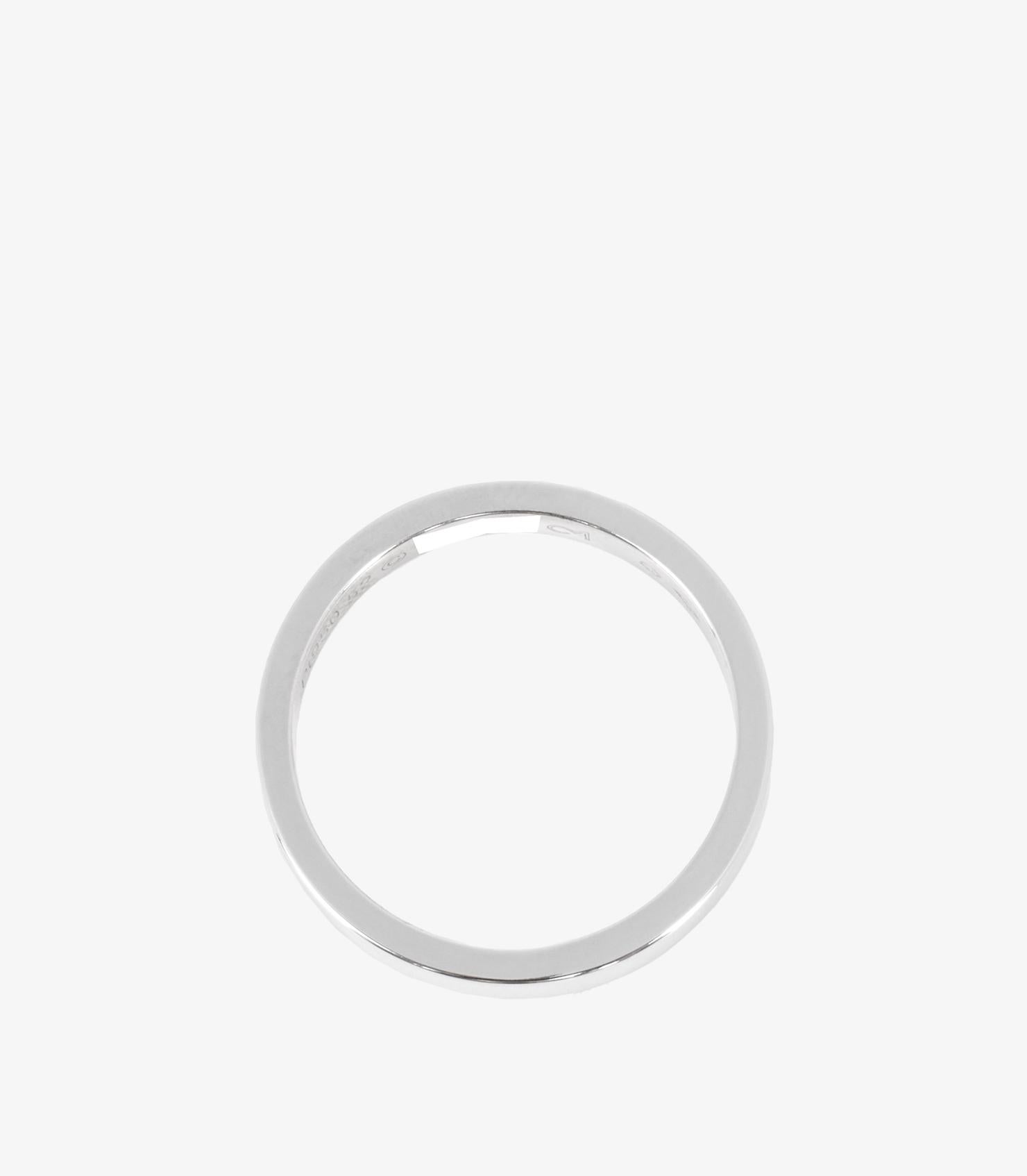 Cartier Platin C de Cartier Ehering

Details zum Produkt
Xupes Ref: J1155
Marke: Cartier
Modell: C de Cartier Ehering
Art: Ring
Seriennummer: E*****
UVP: £1.740
MATERIAL(e): Platin
UK Ringgröße: L 1/2
EU Ringgröße: 52
US Ringgröße: 6
Größenänderung