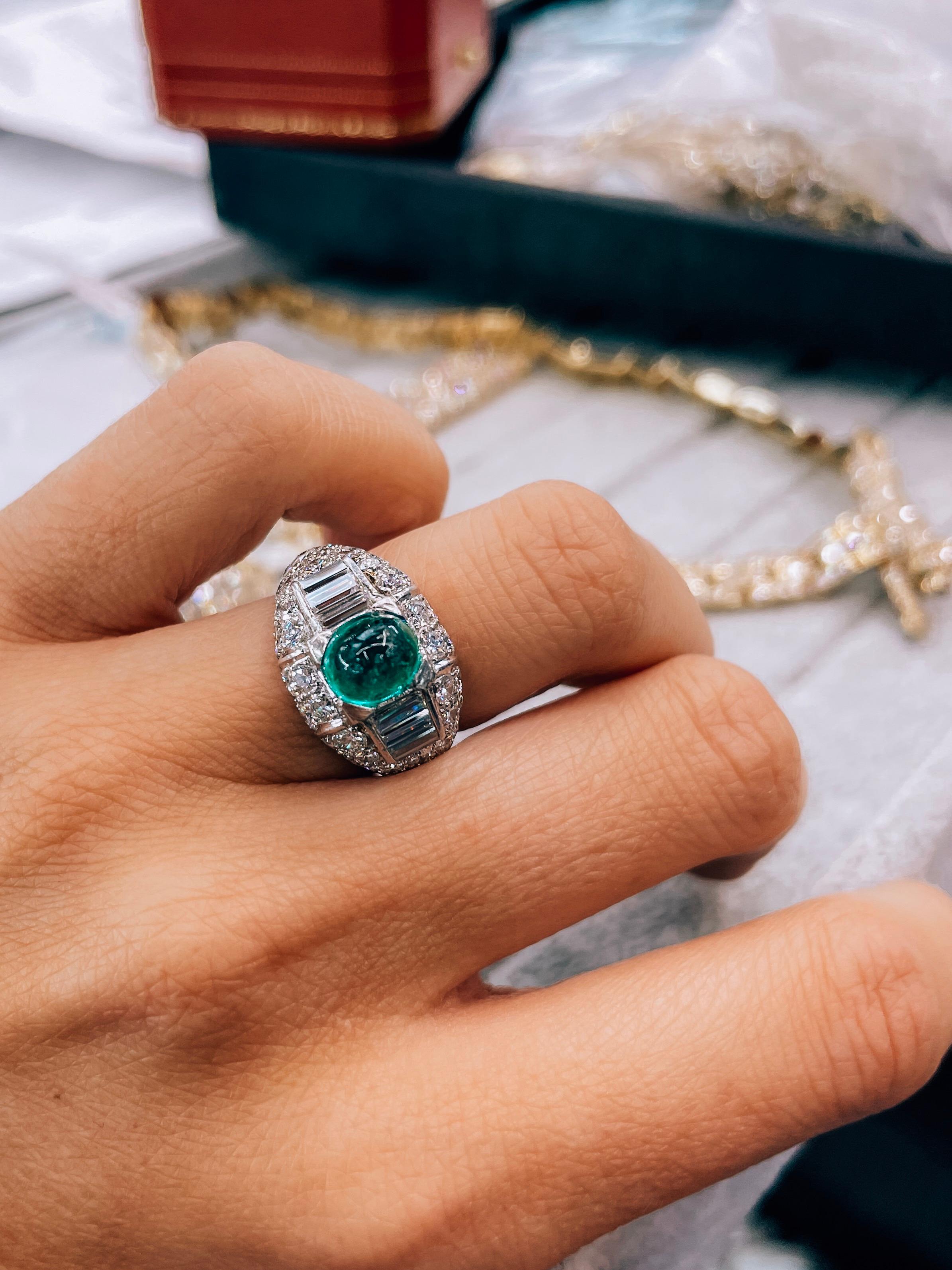 Cartier Vintage Platin Cabochon Smaragd und Diamant Vintage Ring Damen im Angebot