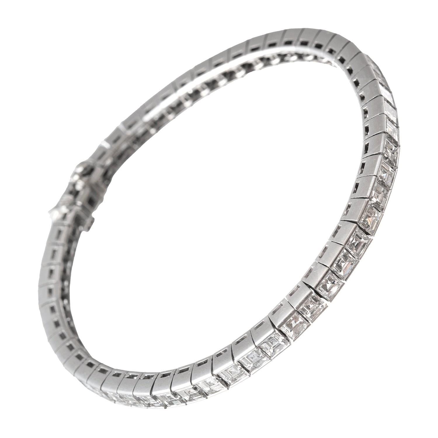 Quadrato Cartier Bracciale dritto con diamanti in platino in vendita