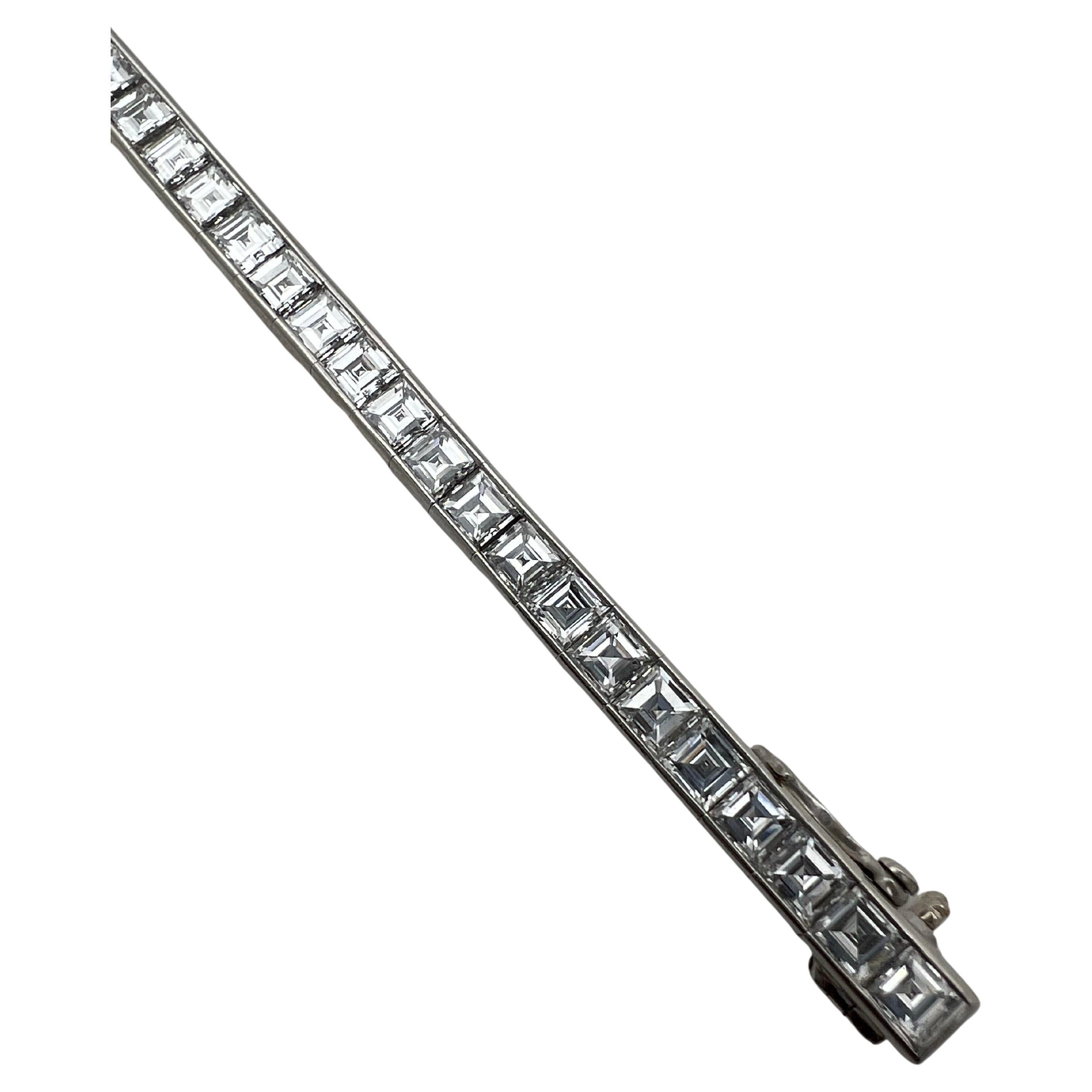 Cartier Bracciale dritto con diamanti in platino In condizioni ottime in vendita a Palm Beach, FL