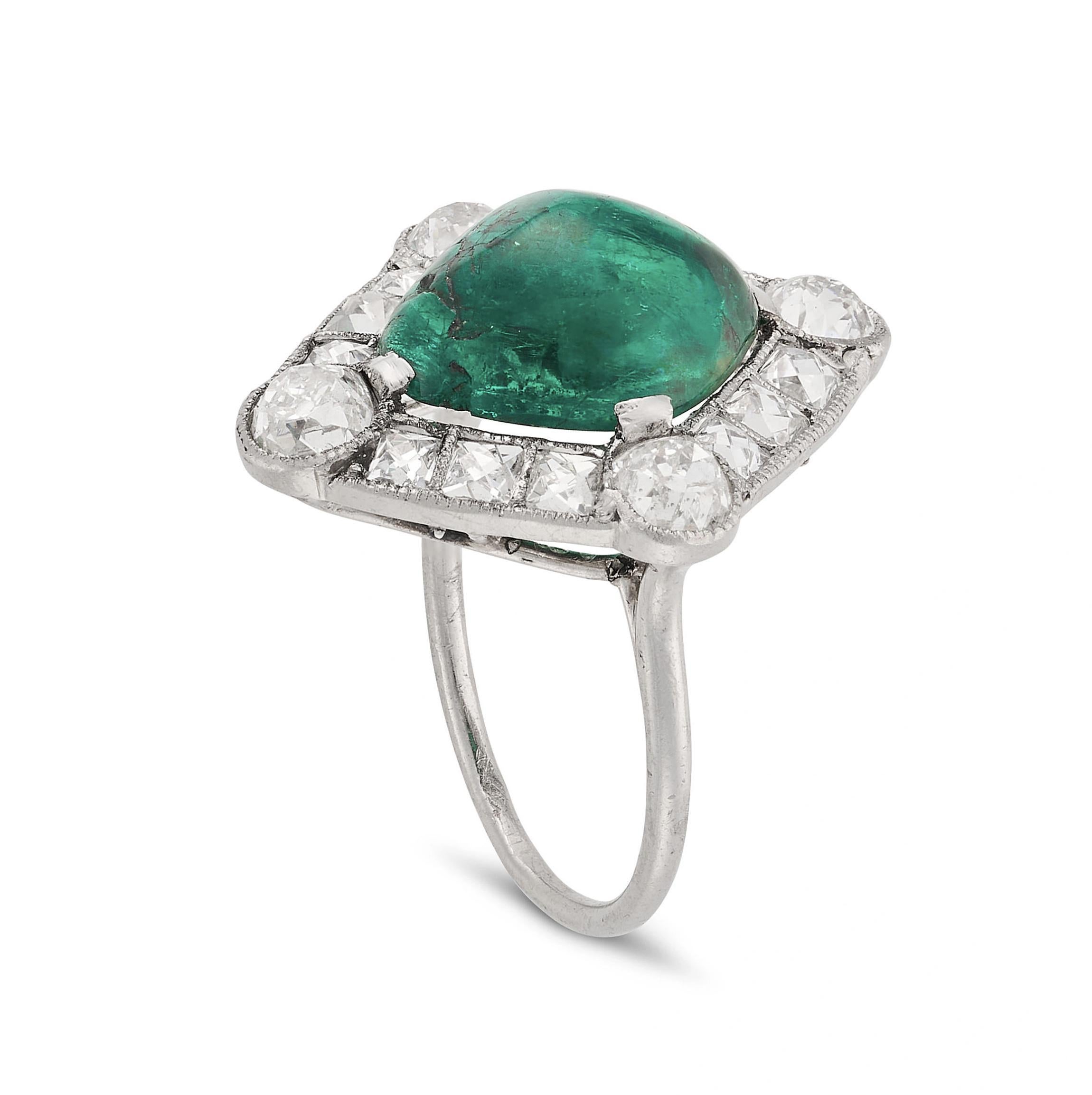 Anello Cartier in platino con smeraldo e diamante

Dettagli:
Con uno smeraldo ovale cabochon di circa 3,19 carati incastonato in un bordo di diamanti antichi e tagliati a peruzzi, i diamanti sono tutti di 1,5-1,7 carati, firmato Cartier, marchio del