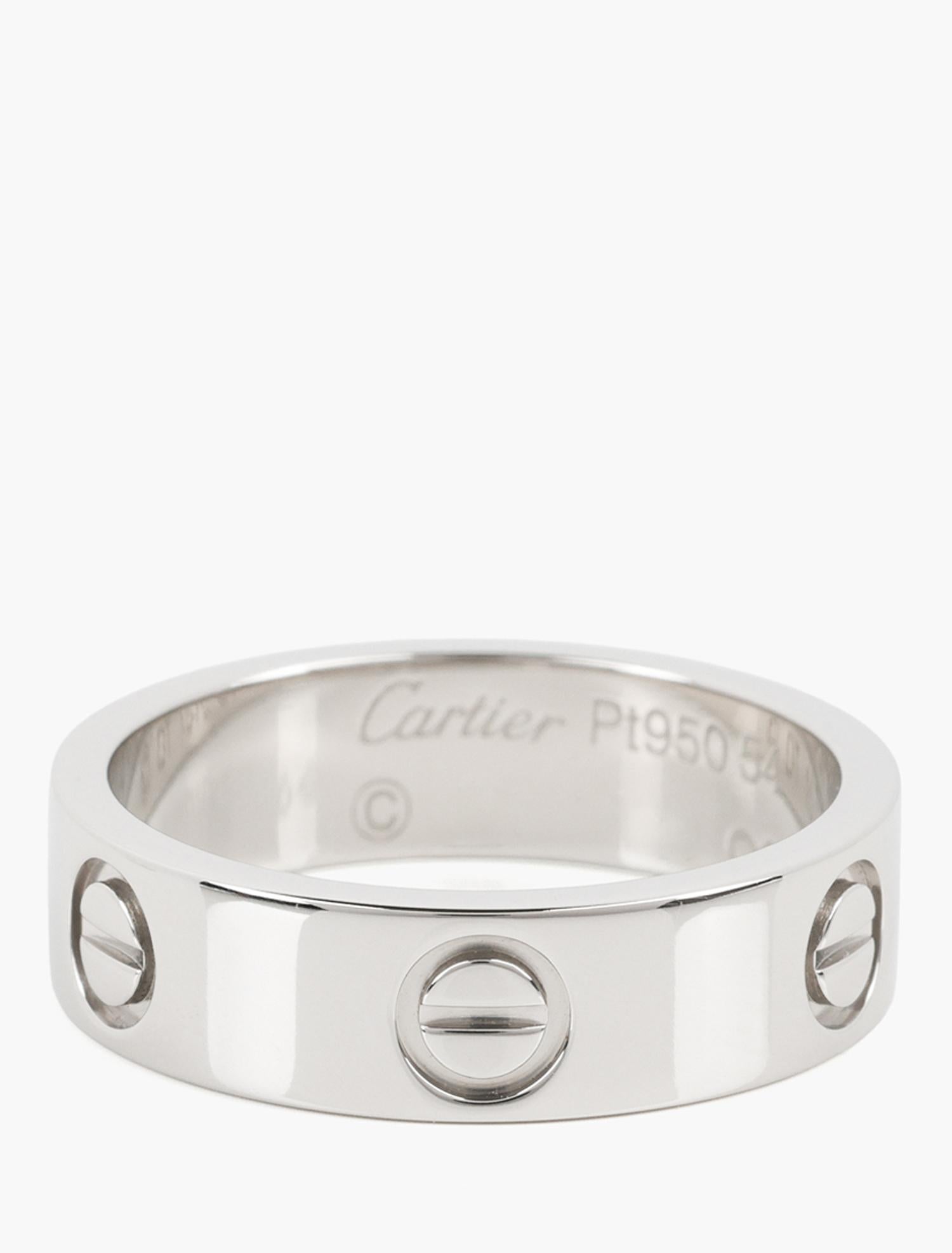 Anillo de amor Cartier en platino

Detalles del producto
Xupes Ref: J1605
Marca: Cartier
Model No: Anillo Love Band
Tipo: Anillo
Número de serie: D*****
Edad: 2006
PVP: 3.850
Acompañado de: Certificado Cartier
Material(es): Platino
Talla de anillo