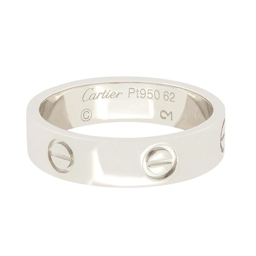 Der Designer Cartier präsentiert diesen Ring aus seiner kultigen LOVE