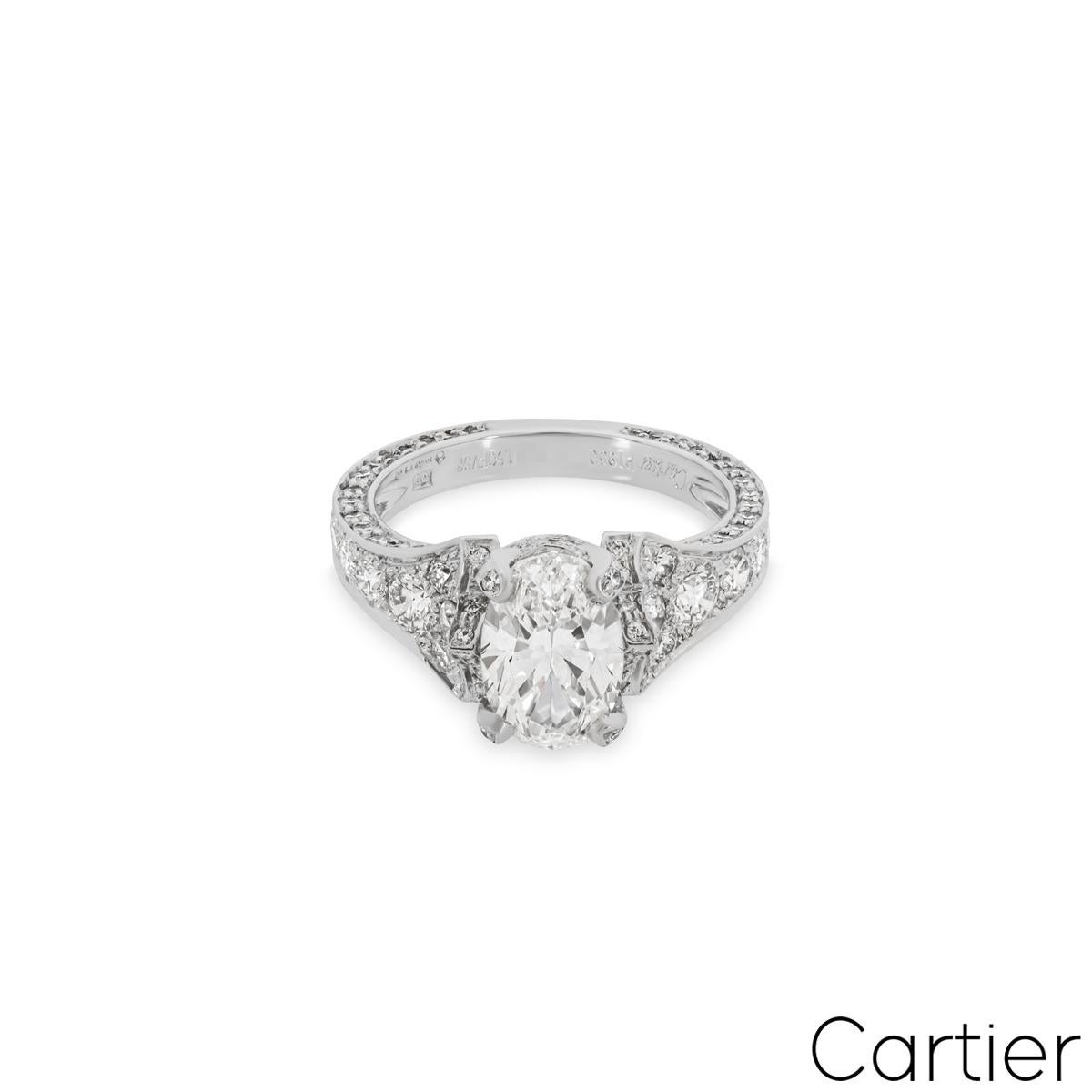 Cartier Platin Ovalschliff Diamant Kamelienring 1,50 Karat F/VS2 im Zustand „Hervorragend“ im Angebot in London, GB