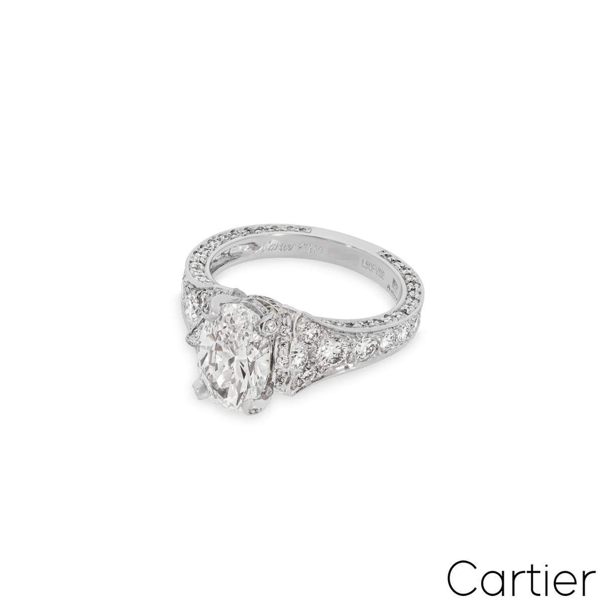 Cartier Bague camélia taille ovale en platine 1,50 carat F/VS2 Excellent état - En vente à London, GB