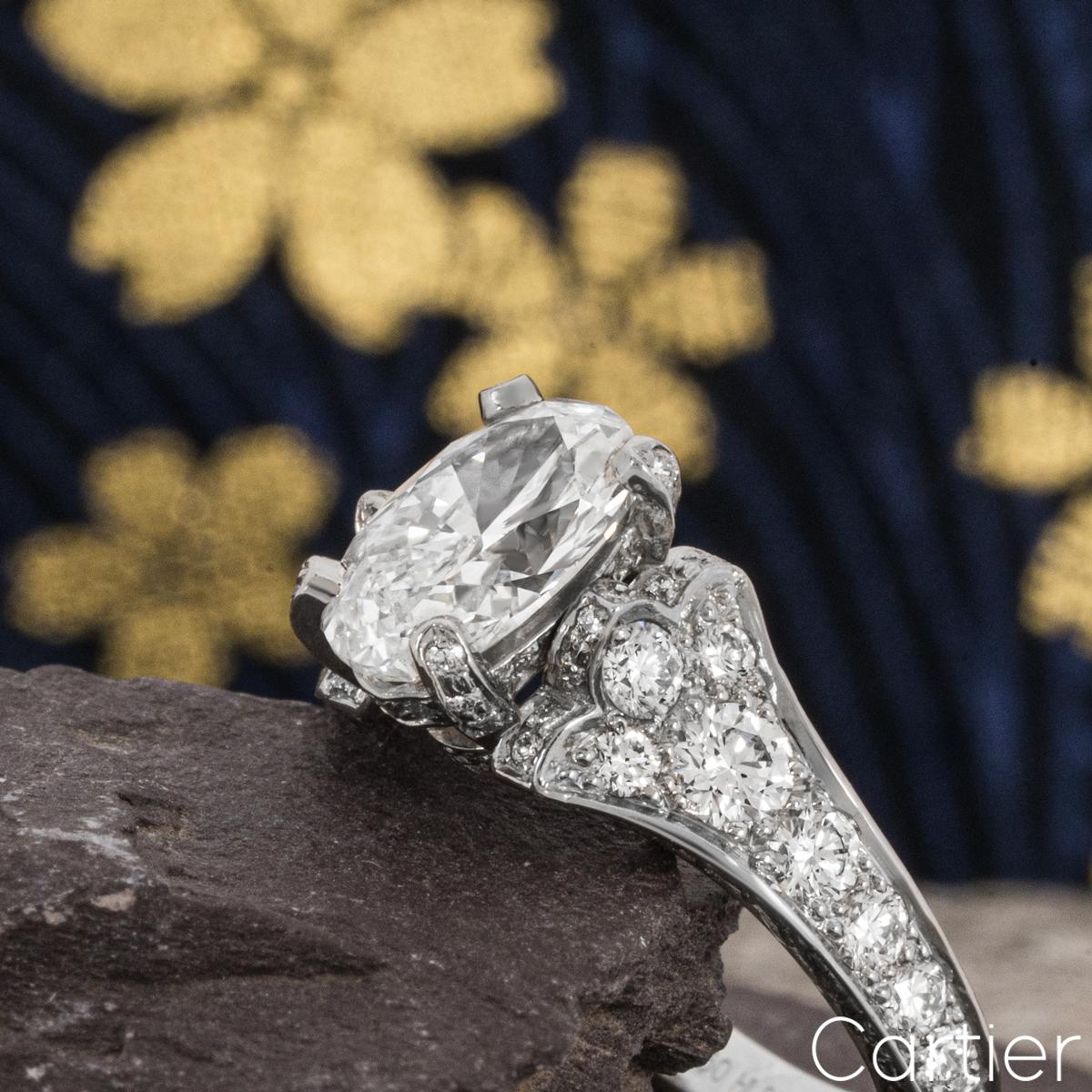 Cartier Platin Ovalschliff Diamant Kamelienring 1,50 Karat F/VS2 im Angebot 3