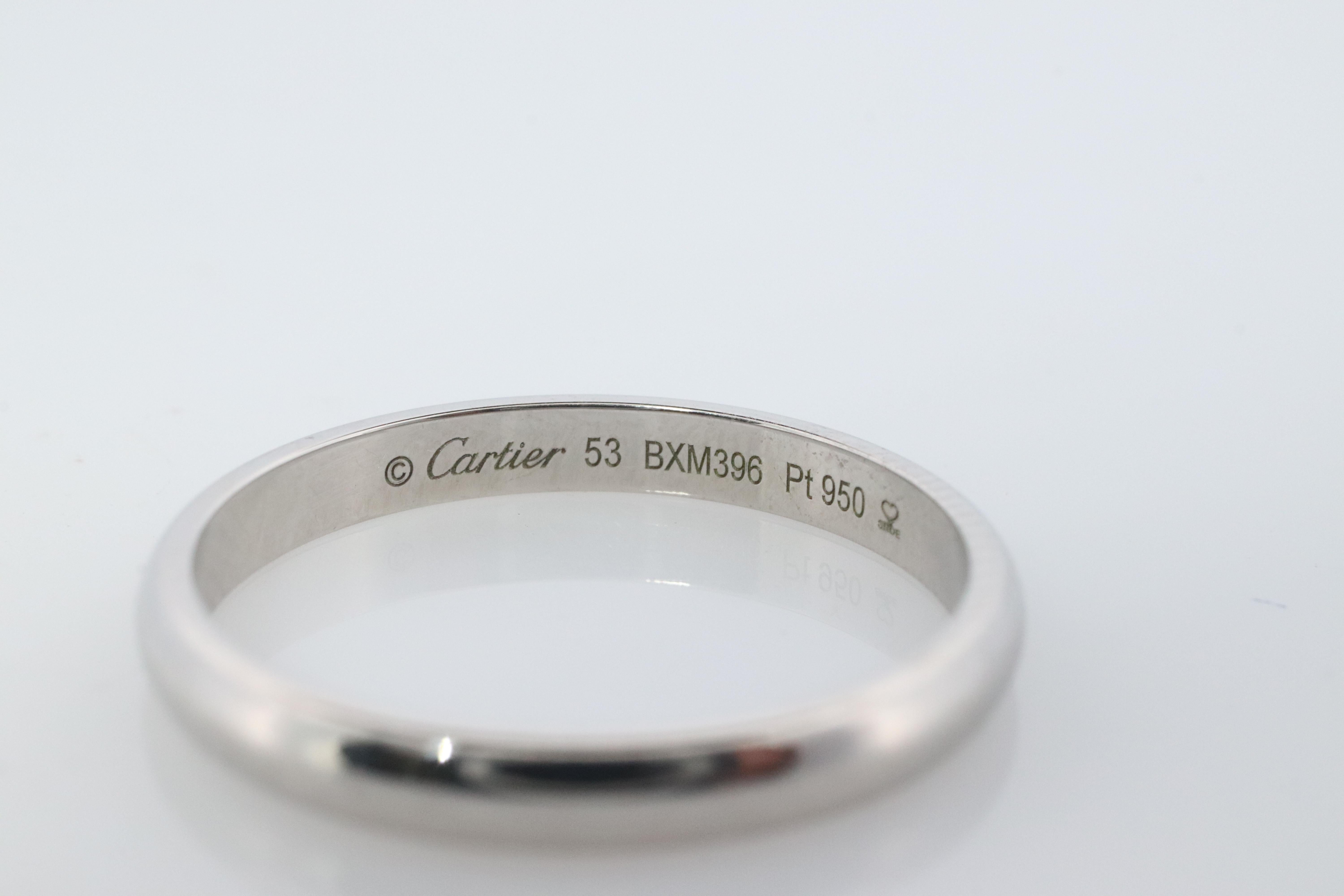 Cartier Platin 2.5mm Band.

Echte Cartier 1895 Hochzeit Band Ring.

Zustand: Großartig. Kommt mit Original Cartier Zertifikat

Einzelheiten:
3,1 Gramm insgesamt

Größe 6.5