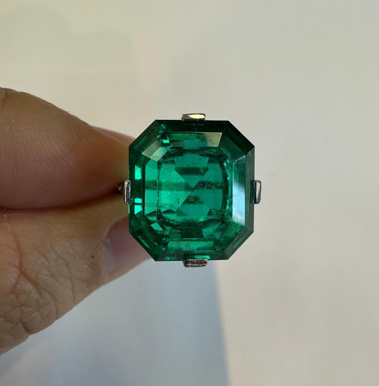 Art déco Bague Cartier avec émeraude de Colombie, certifiée AGL en vente
