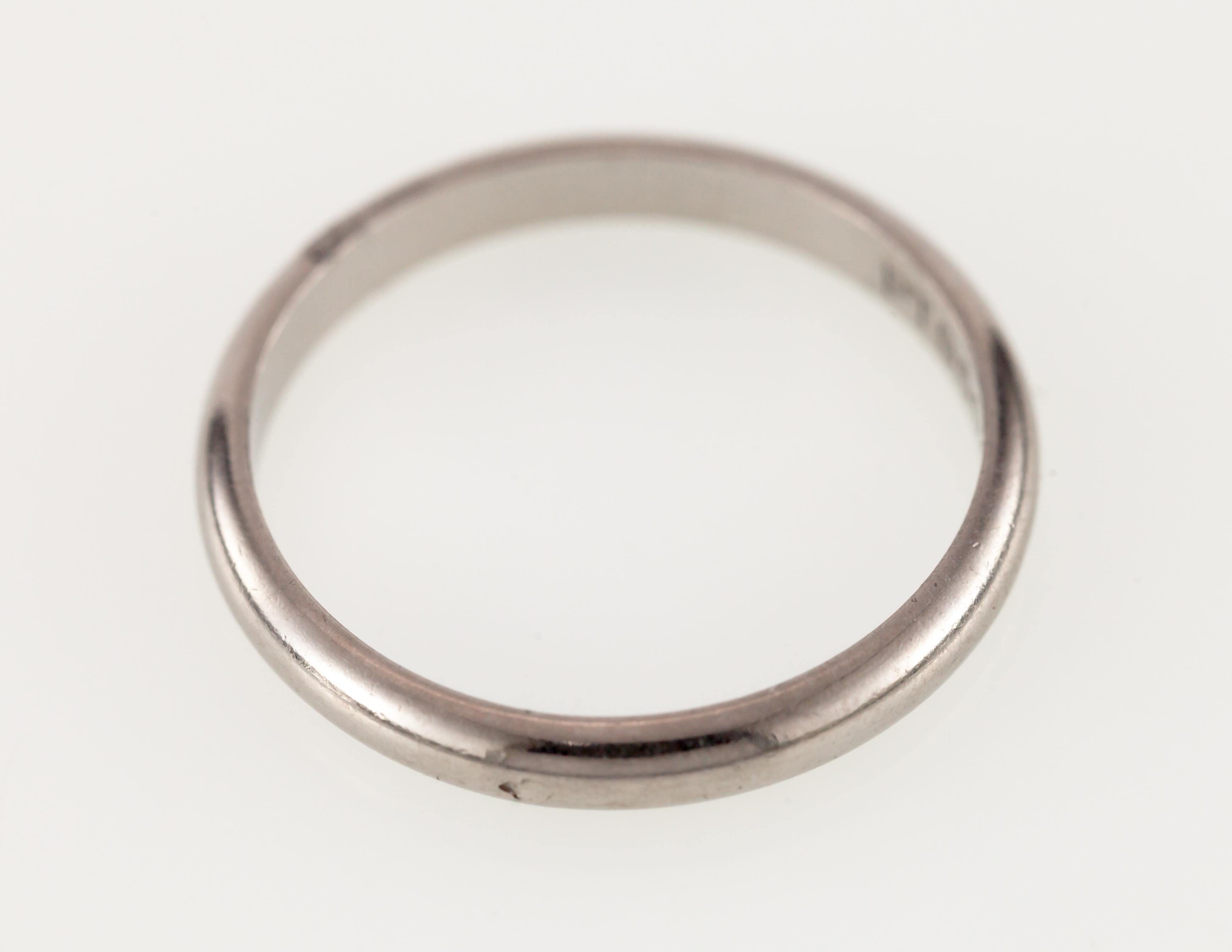 Women's or Men's Cartier Platinum Wedding Band, Size 52 (US size 6), 2 mm For Sale