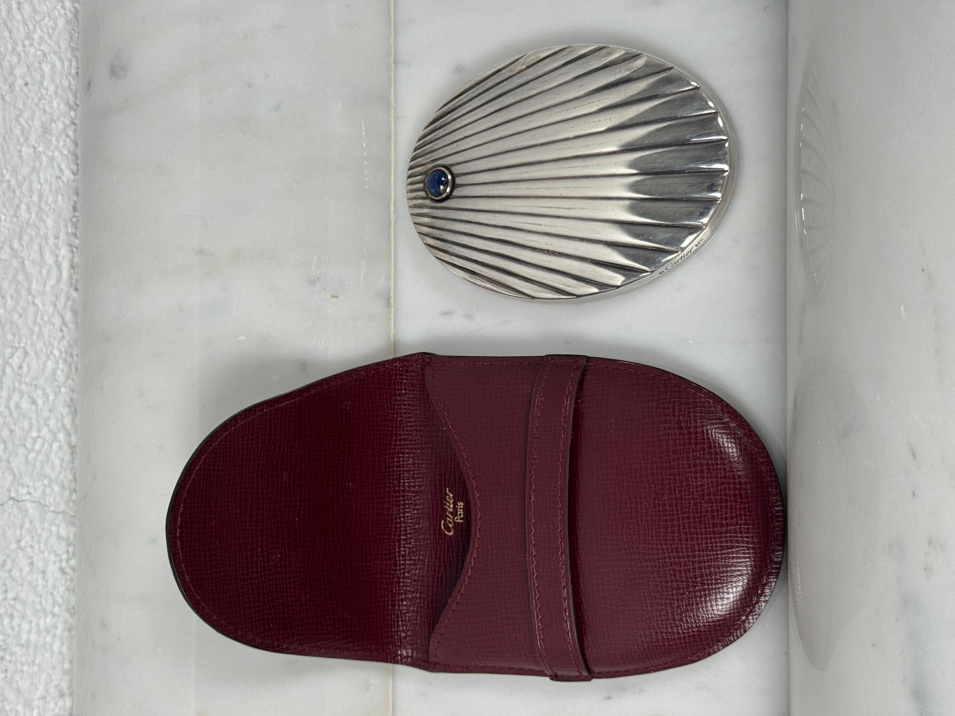Espejo de mano de maquillaje de bolsillo Cartier, Plata, Piel  1970 en venta 6
