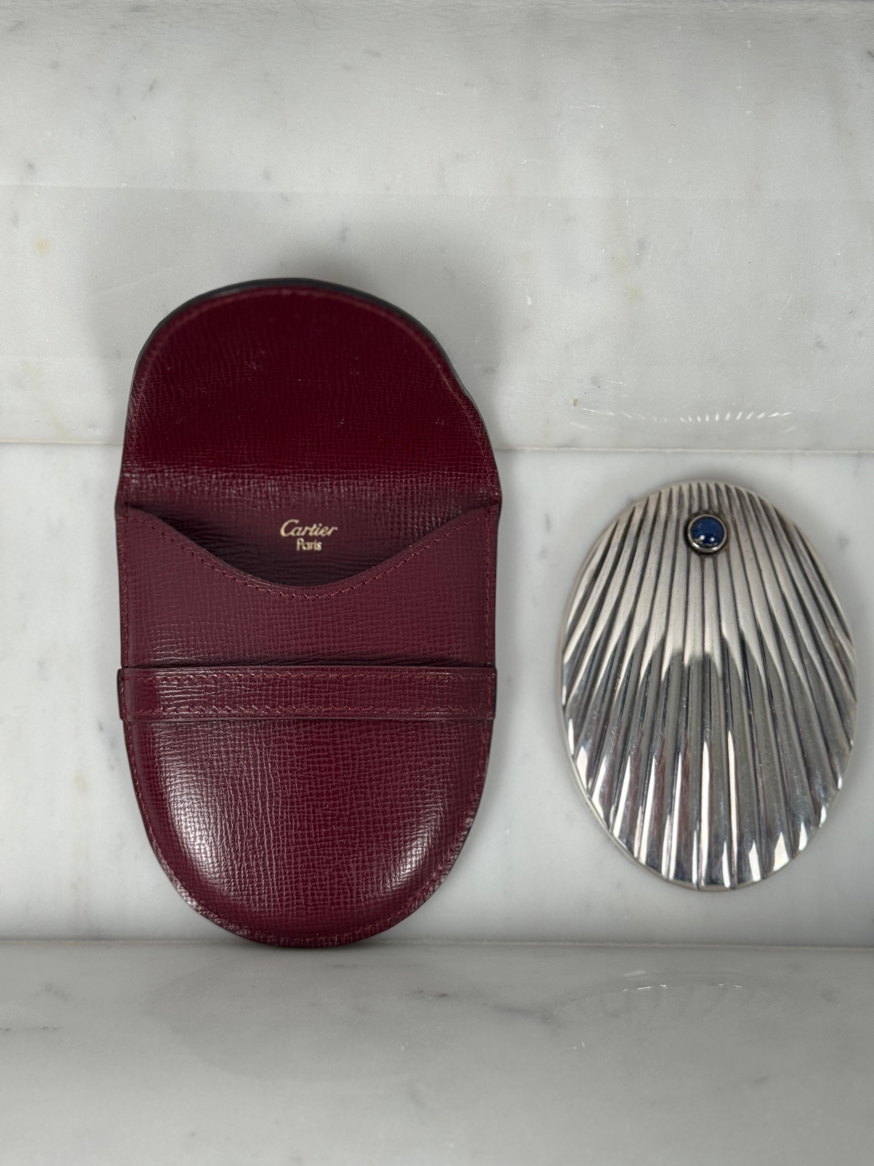 Espejo de mano de maquillaje de bolsillo Cartier, Plata, Piel  1970 en venta 7