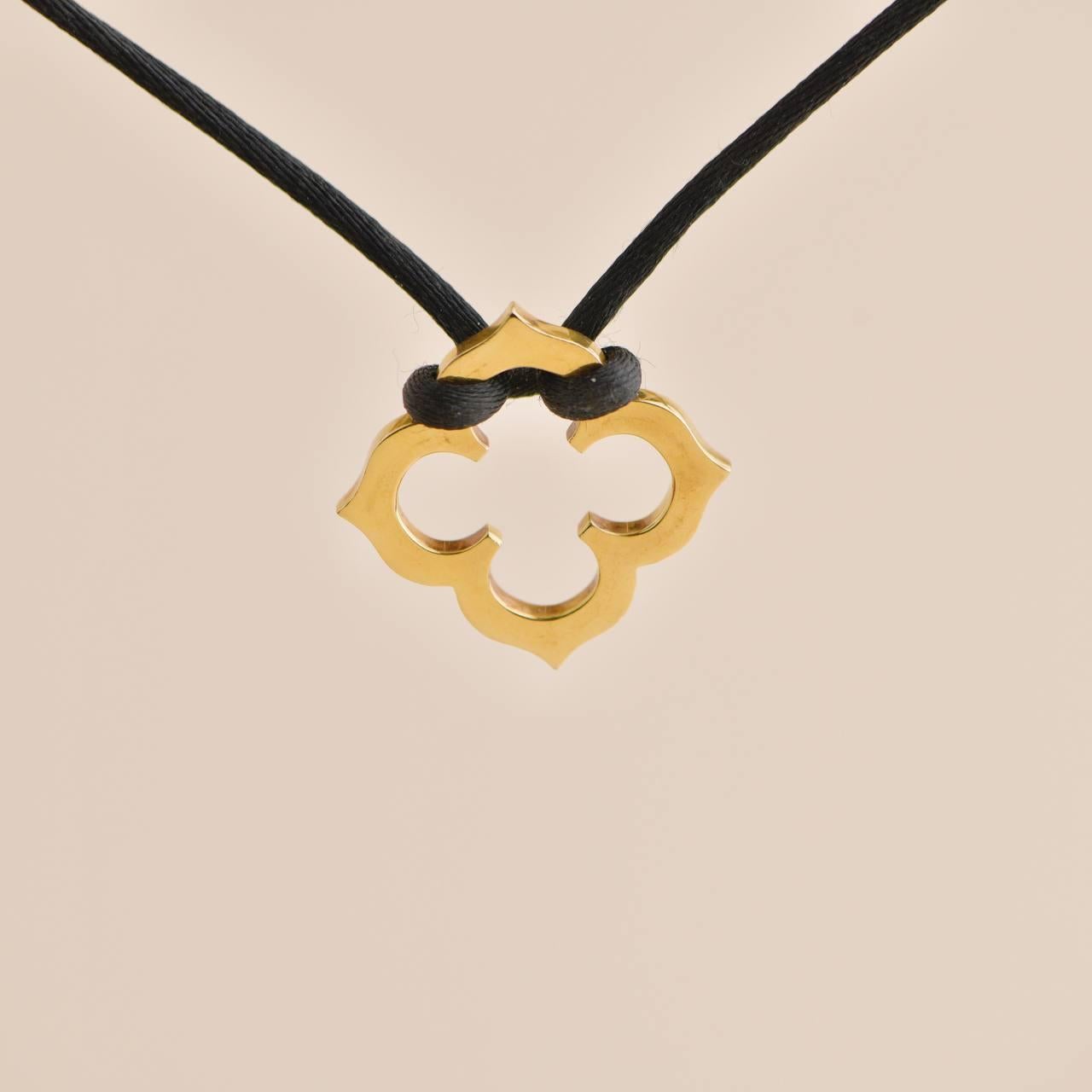 Women's or Men's Cartier Quatrefoil 18k Yellow Gold Pendant Necklace For Sale
