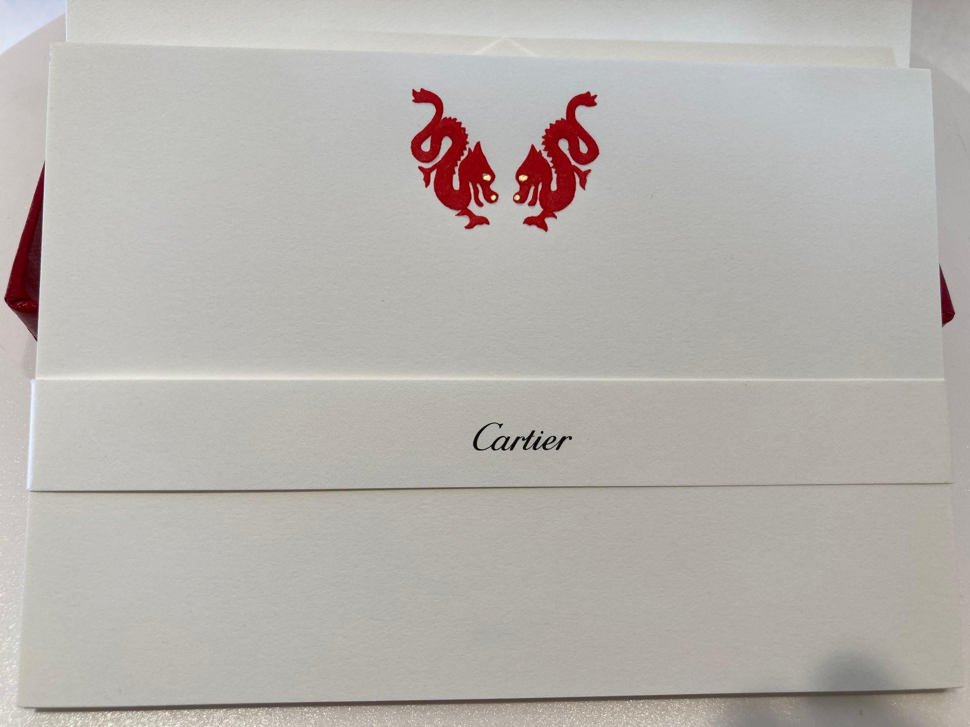 Cartier Rote chinesische Drachen Karten- und Umschlagset in Luxusbox-Schreibtischzubehör (Französisch) im Angebot