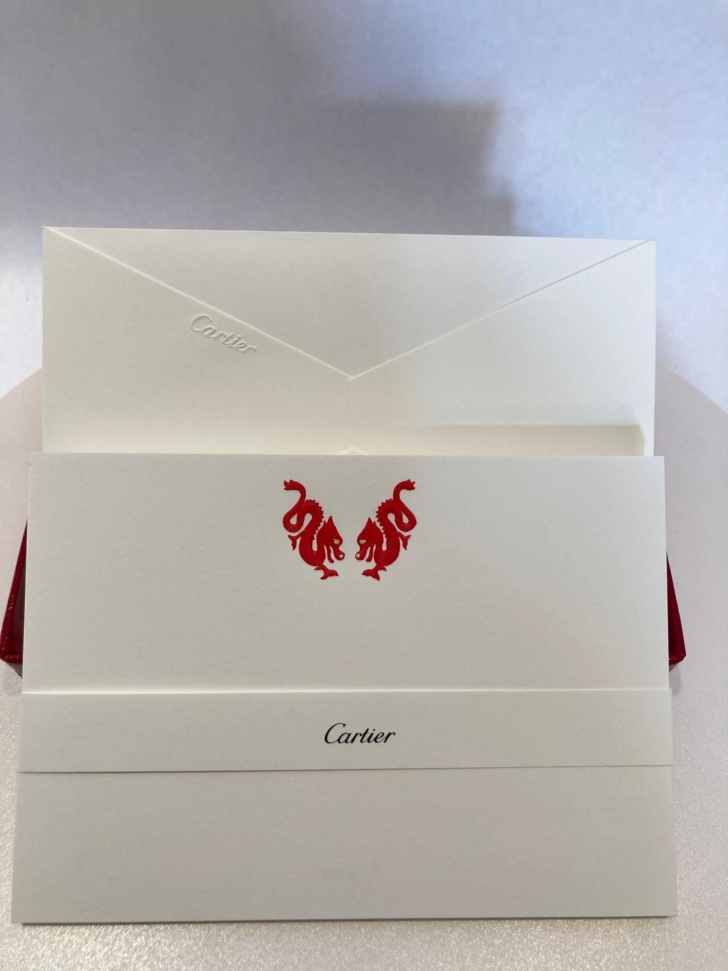 Cartier Rote chinesische Drachen Karten- und Umschlagset in Luxusbox-Schreibtischzubehör (Papier) im Angebot