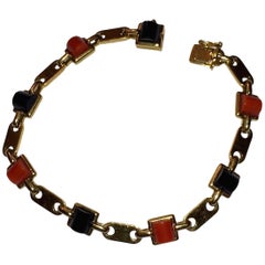 Cartier Red Coral and Black Onyx 18 Karat Gold Bracelet