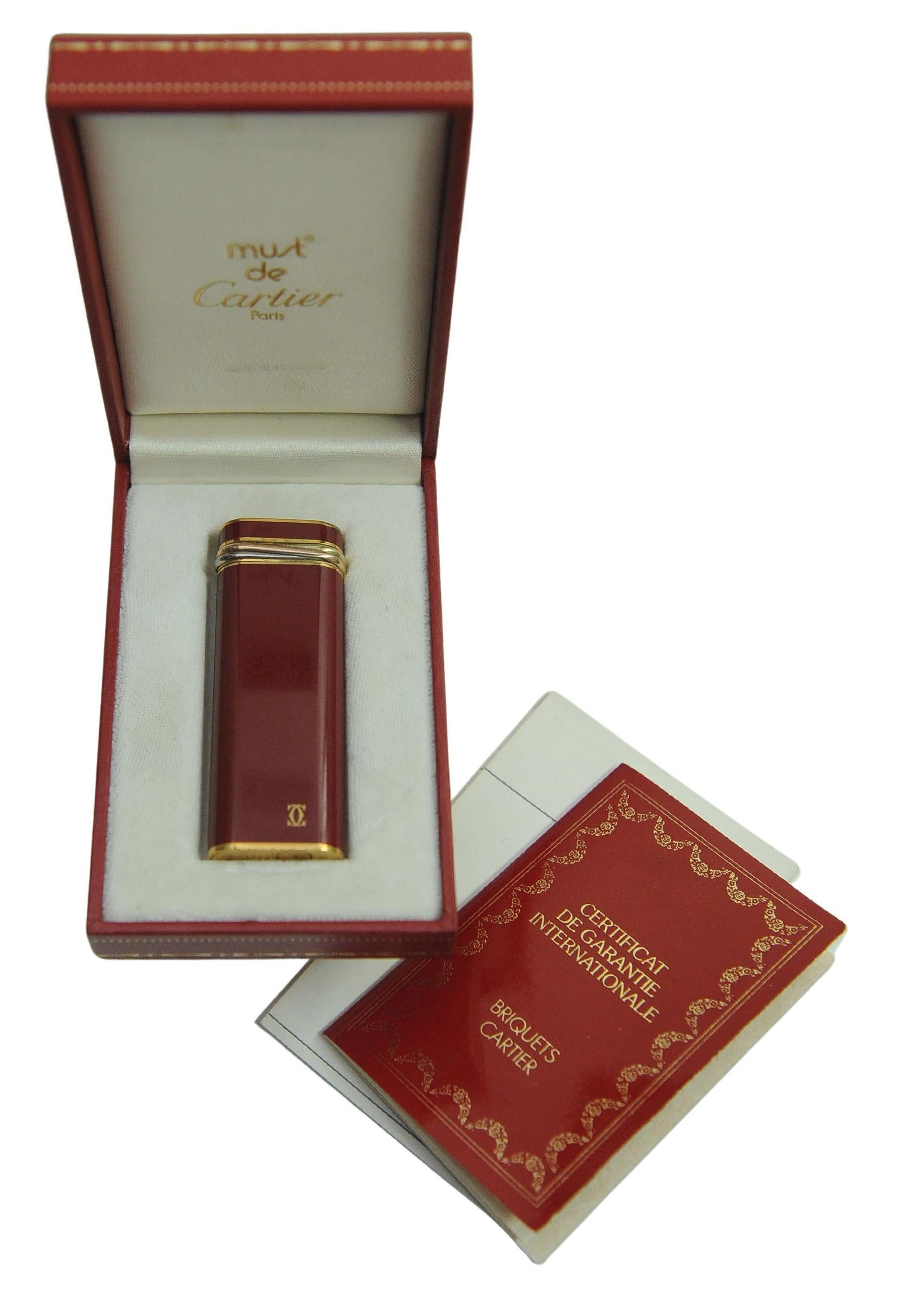 Boîte à briquets Trinity en laque rouge plaquée or 18ct de Cartier avec garantie Bon état - En vente à Reading, Berkshire